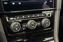 Sininen Volkswagen GOLF 2019 kuva 21.