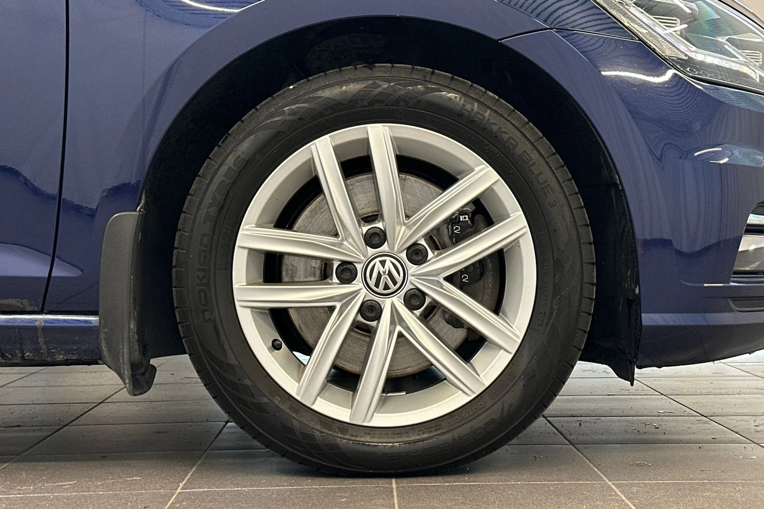 Sininen Volkswagen GOLF 2019 kuva 27.