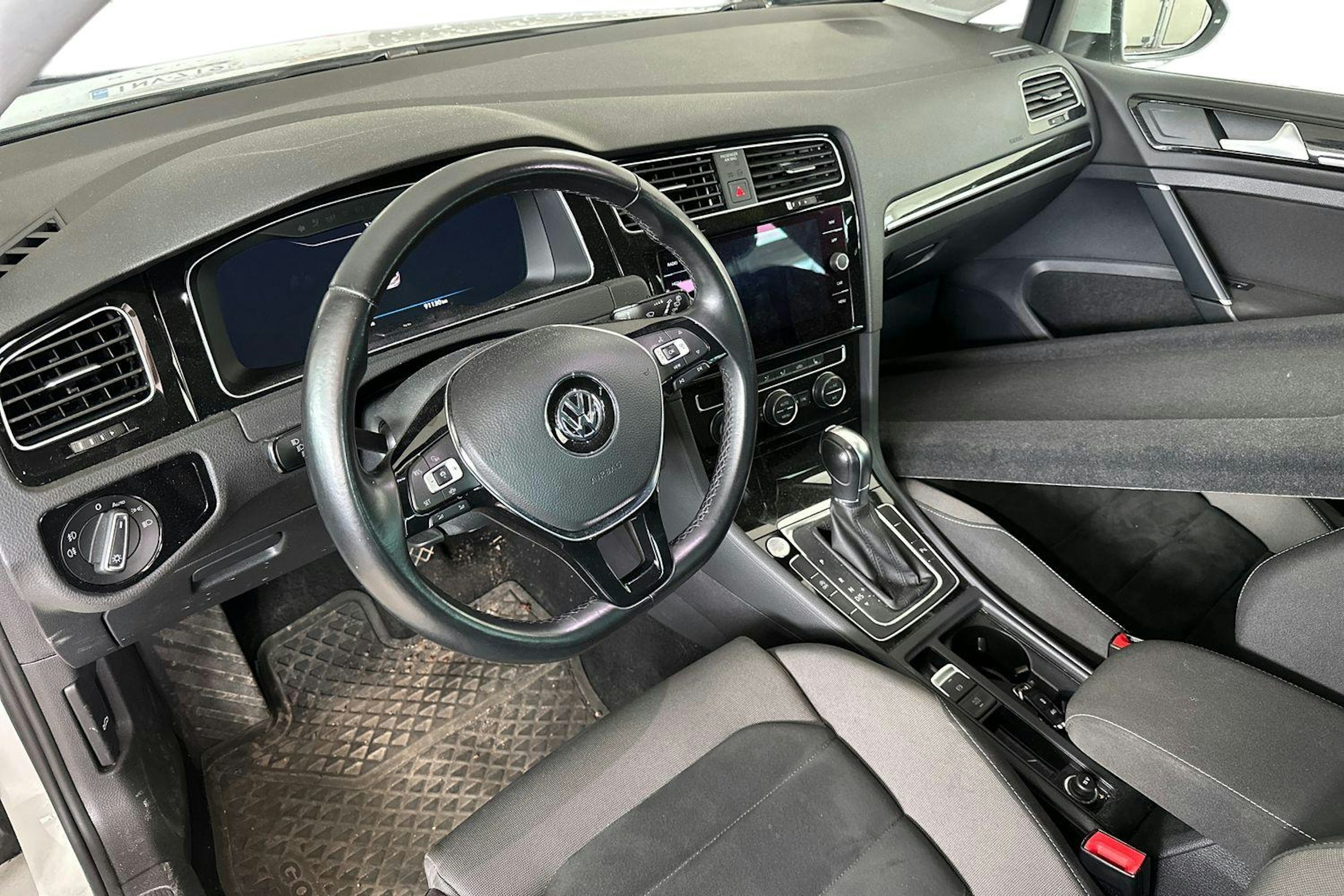 Valkoinen Volkswagen GOLF 2019 kuva 3.