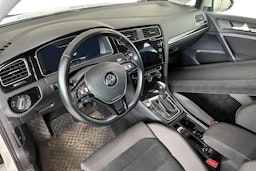 Valkoinen Volkswagen GOLF 2019 kuva 3.