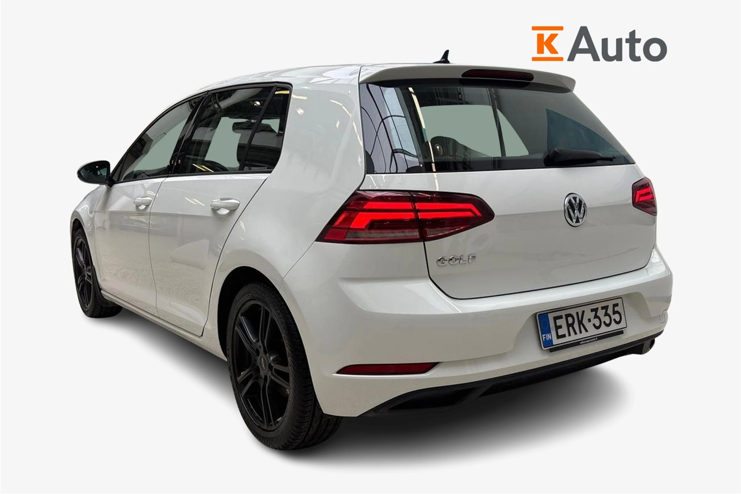 valkoinen Volkswagen Golf 2019 kuva 2.