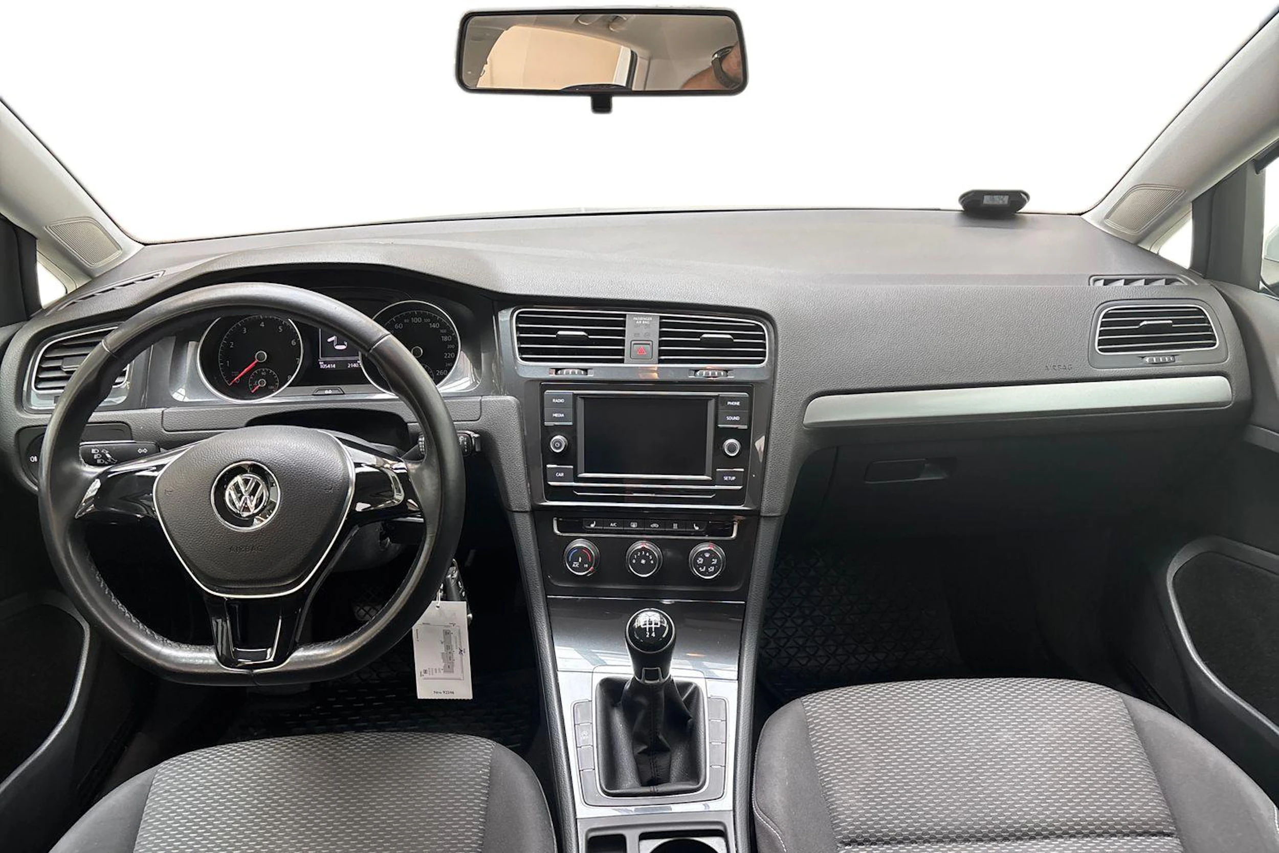 valkoinen Volkswagen Golf 2019 kuva 7.