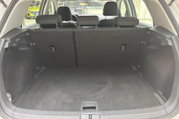 valkoinen Volkswagen Golf 2019 kuva 12.