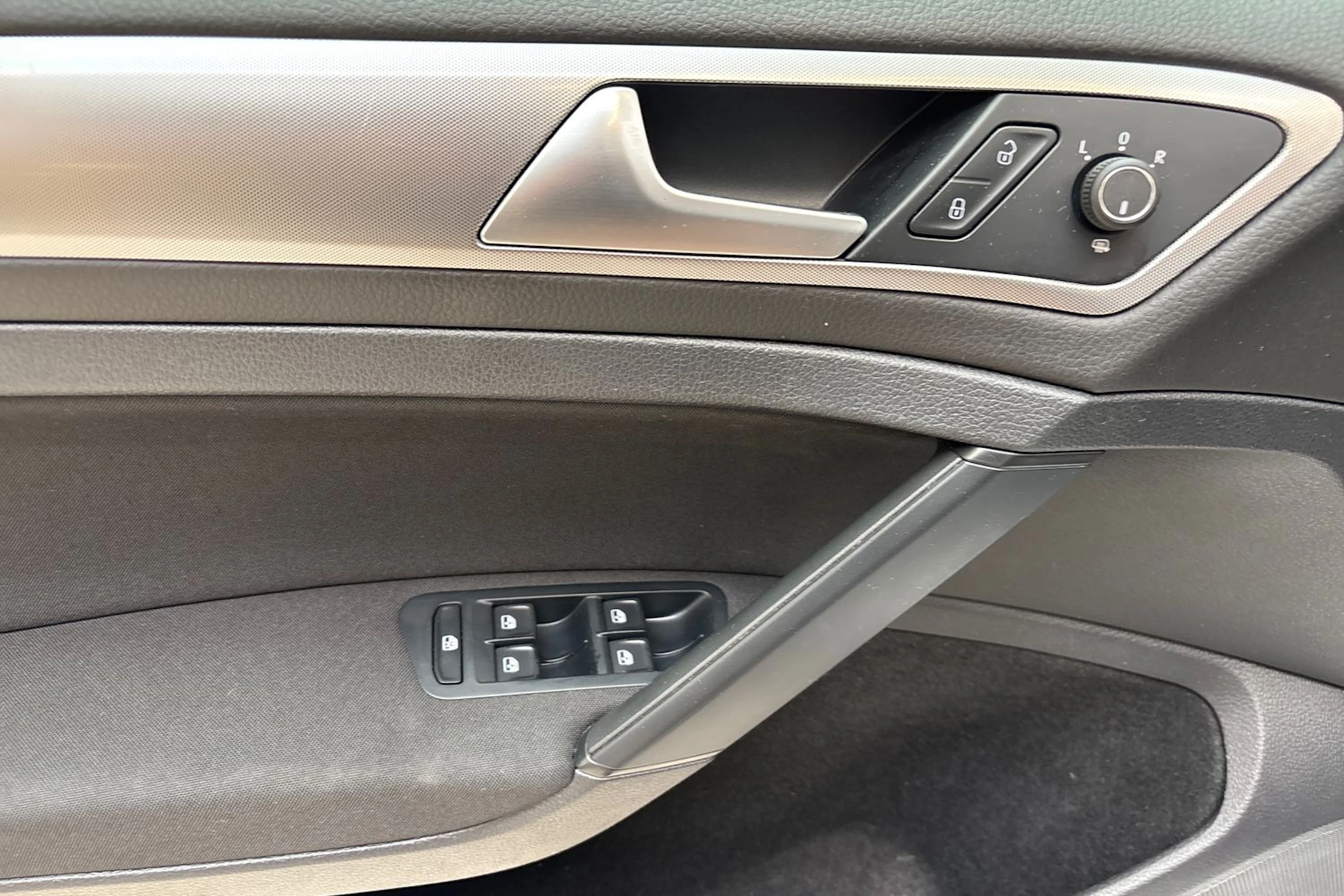 valkoinen Volkswagen Golf 2019 kuva 13.