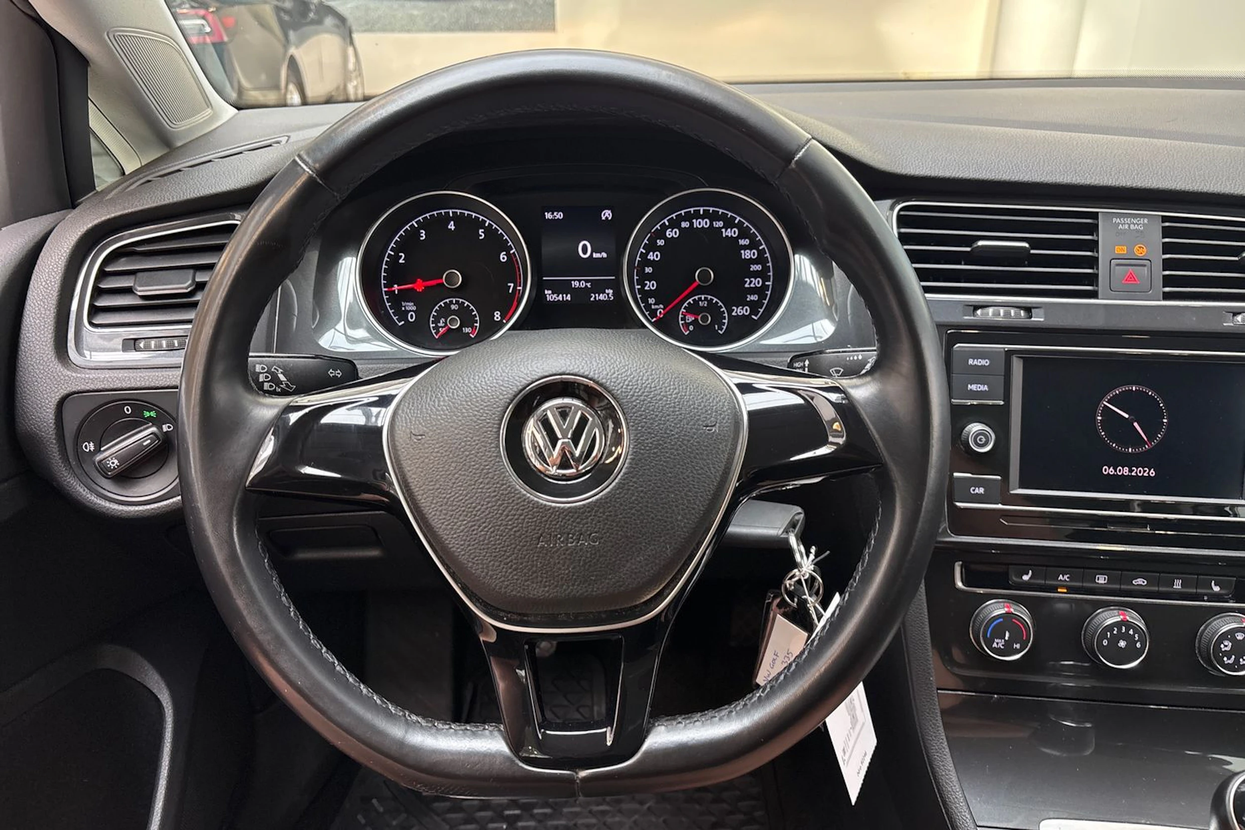 valkoinen Volkswagen Golf 2019 kuva 16.