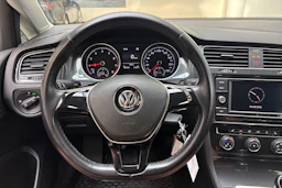 valkoinen Volkswagen Golf 2019 kuva 16.