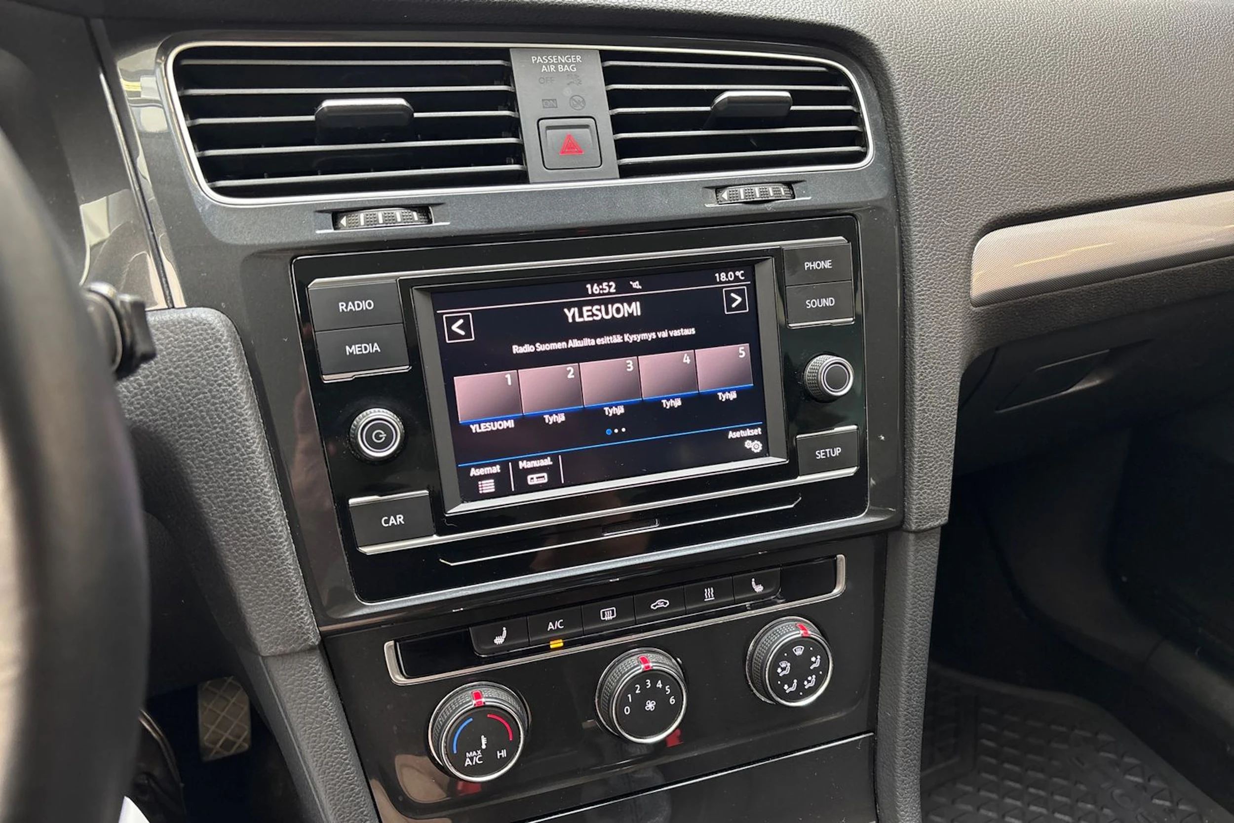 valkoinen Volkswagen Golf 2019 kuva 17.