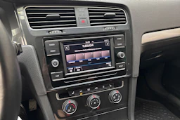 valkoinen Volkswagen Golf 2019 kuva 17.