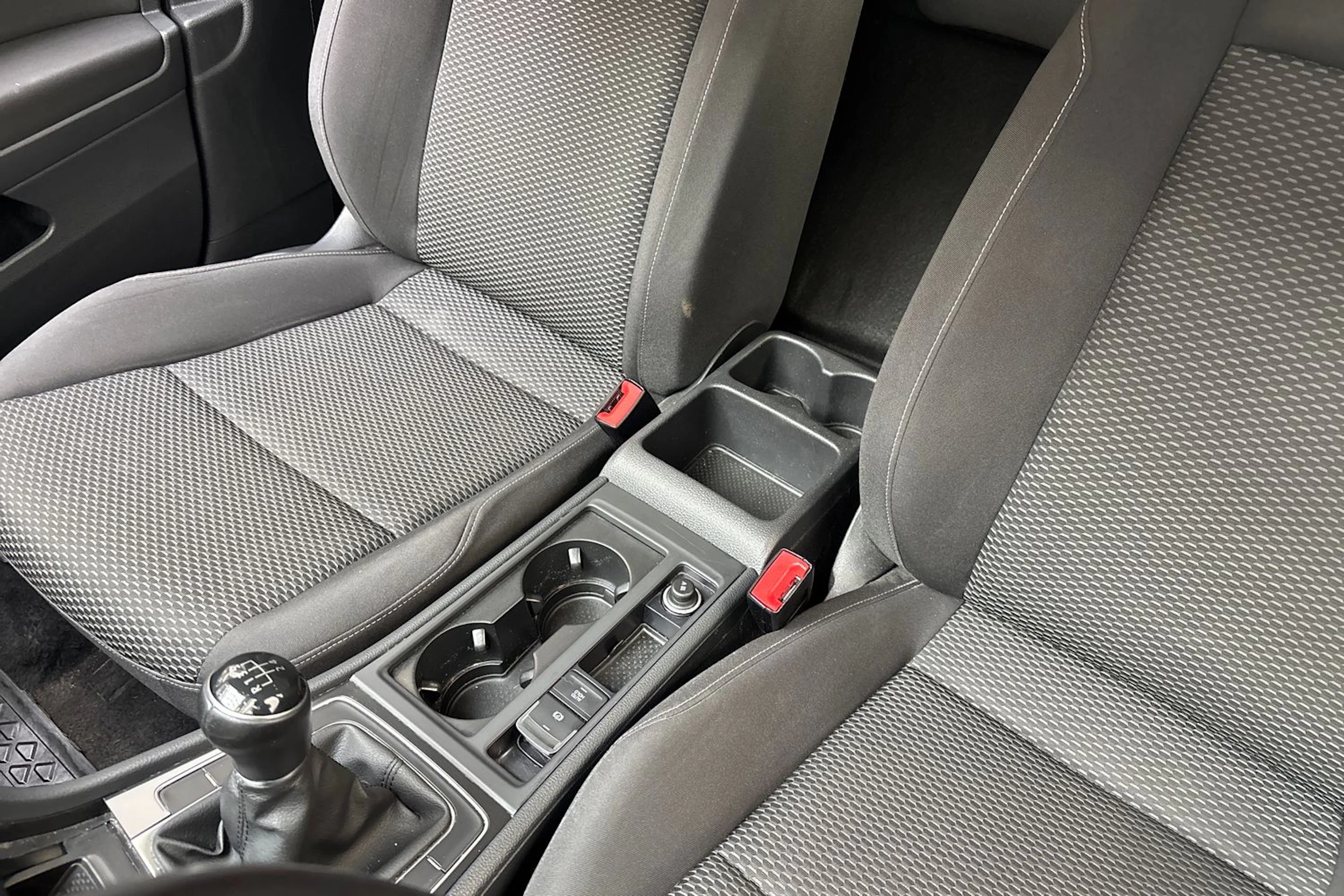 valkoinen Volkswagen Golf 2019 kuva 19.