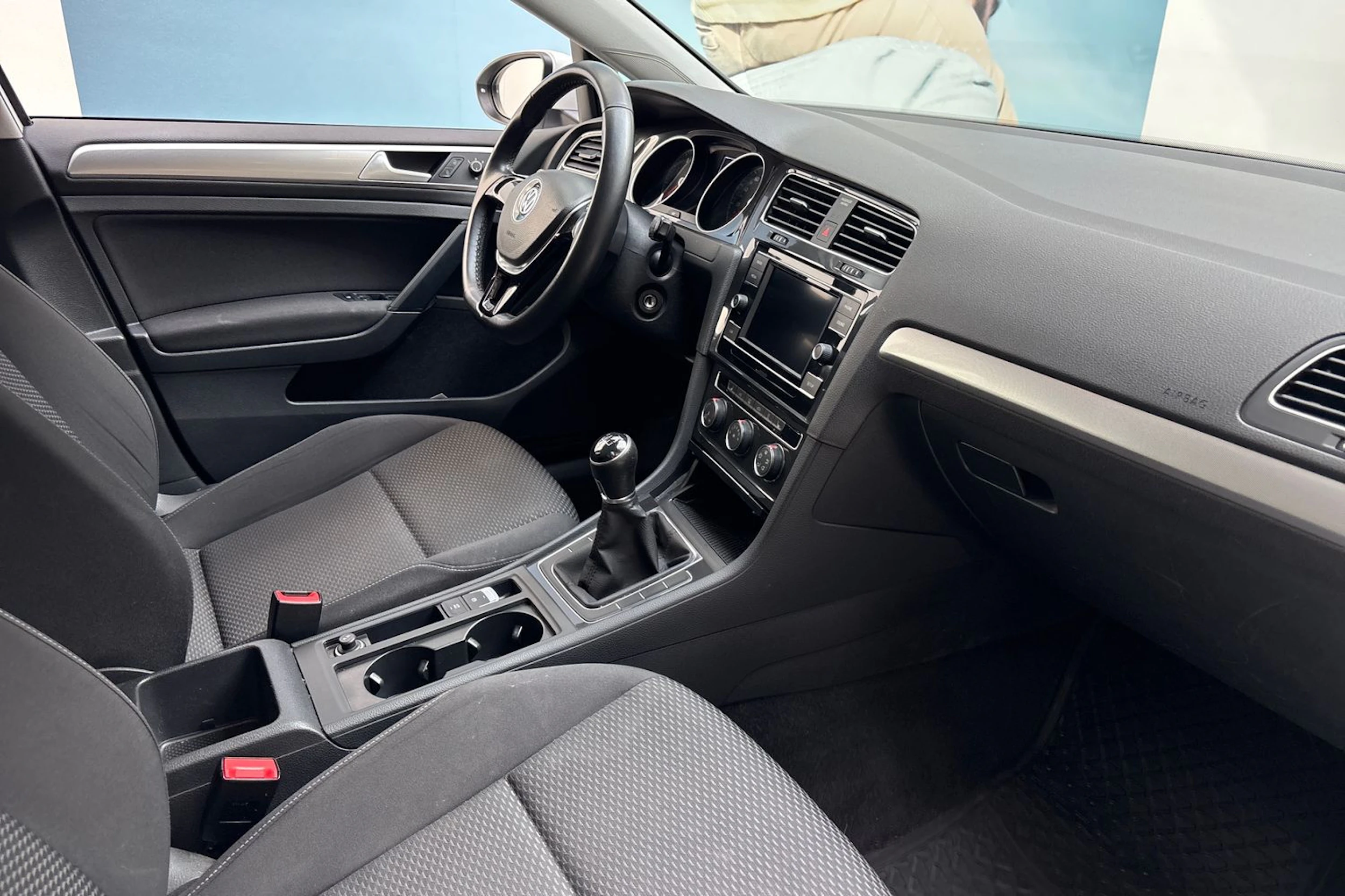 valkoinen Volkswagen Golf 2019 kuva 20.