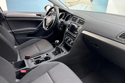 valkoinen Volkswagen Golf 2019 kuva 20.