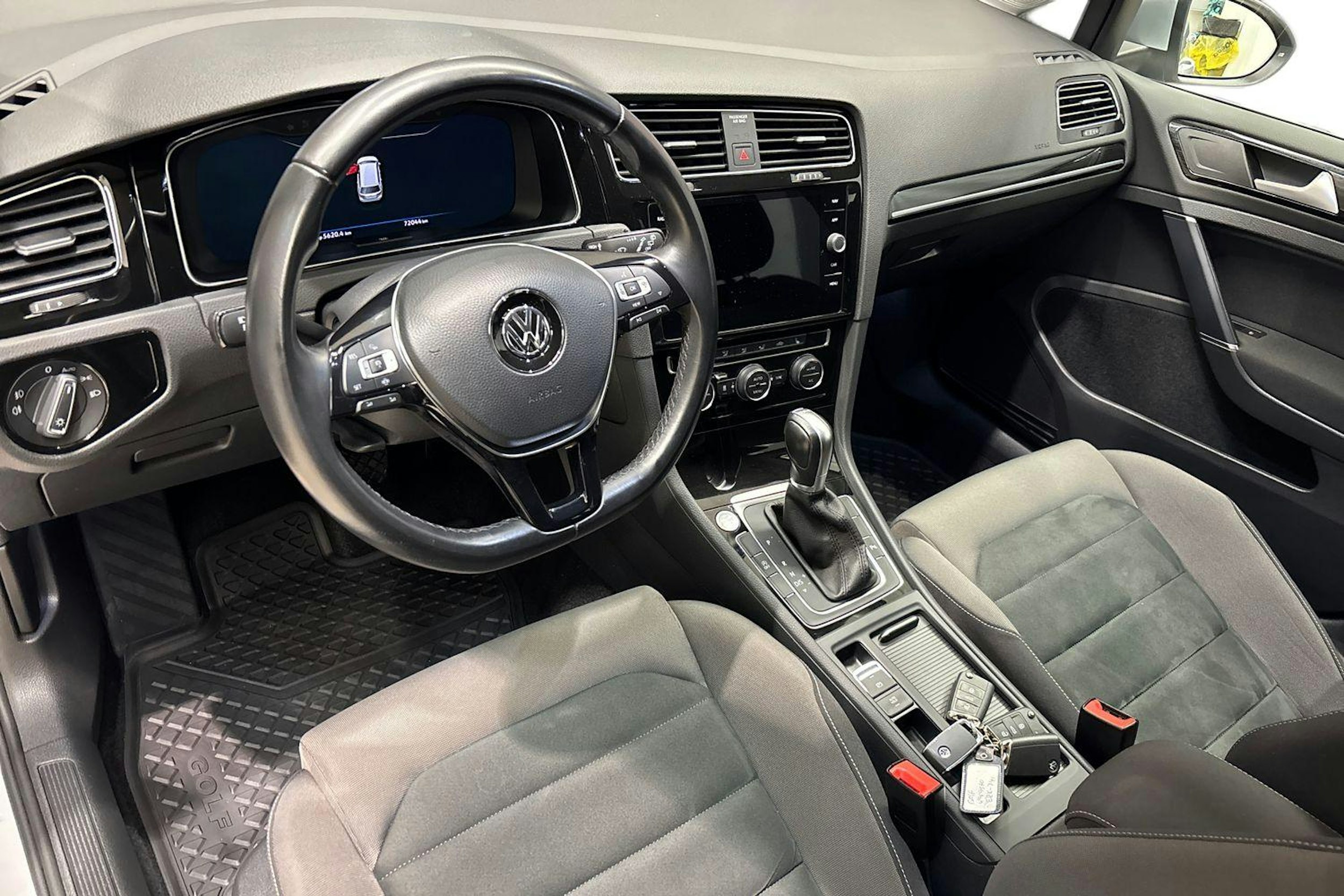 hopea Volkswagen Golf 2019 kuva 6.