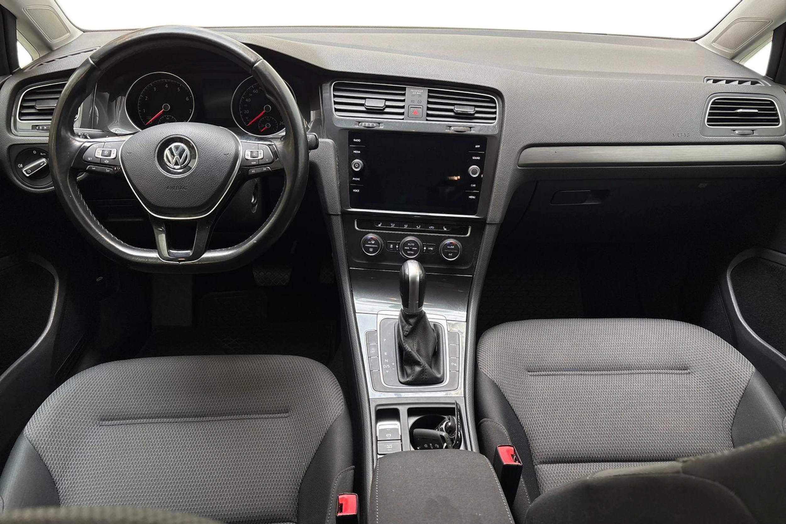 harmaa Volkswagen Golf 2019 kuva 9.