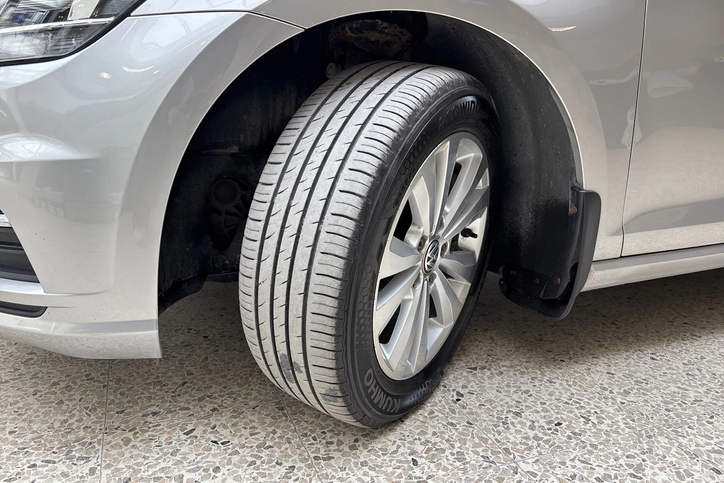 harmaa Volkswagen Golf 2019 kuva 13.