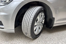 harmaa Volkswagen Golf 2019 kuva 13.