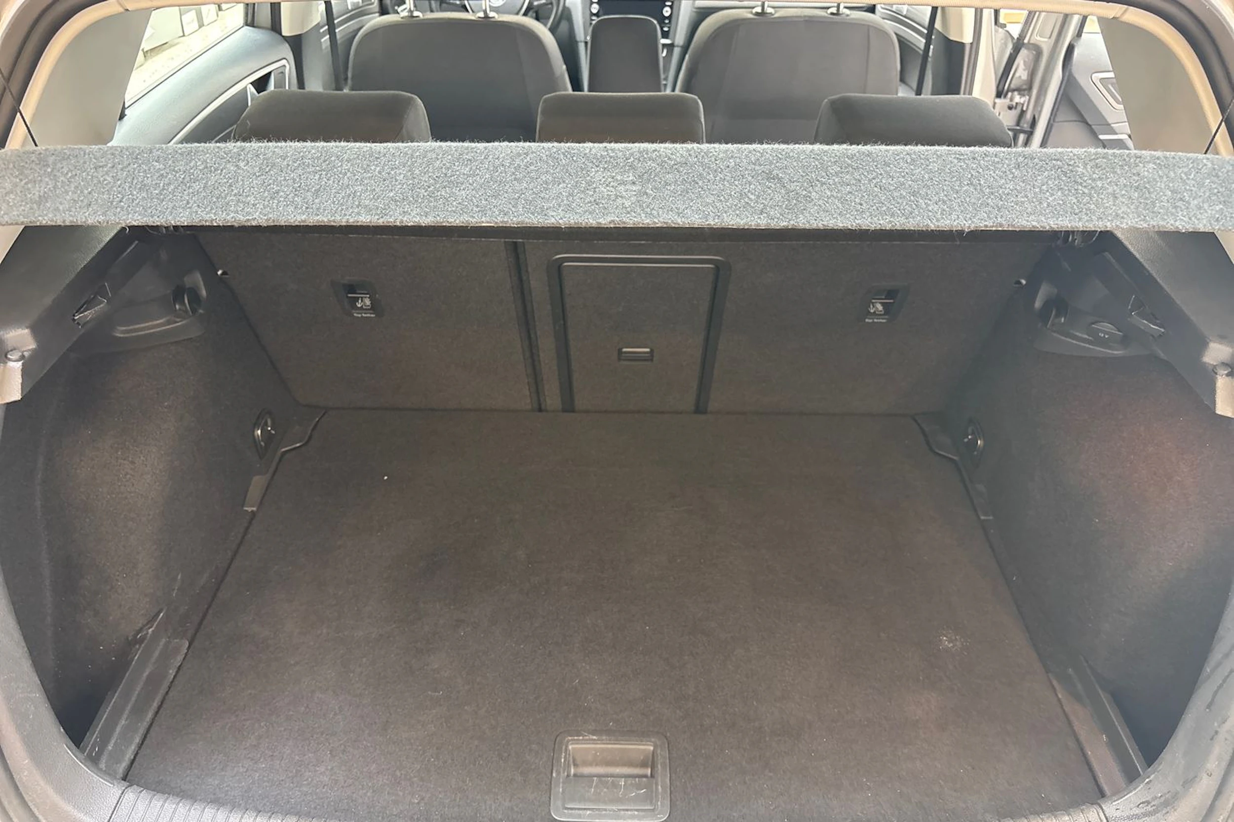 harmaa Volkswagen Golf 2019 kuva 16.
