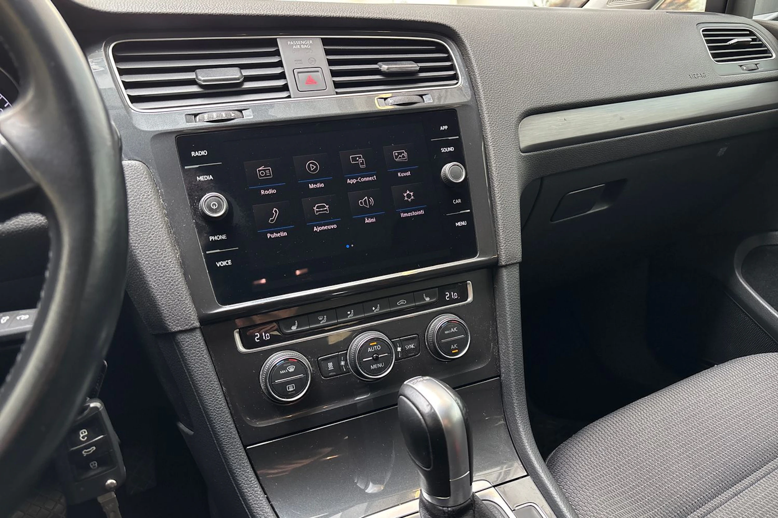 harmaa Volkswagen Golf 2019 kuva 21.