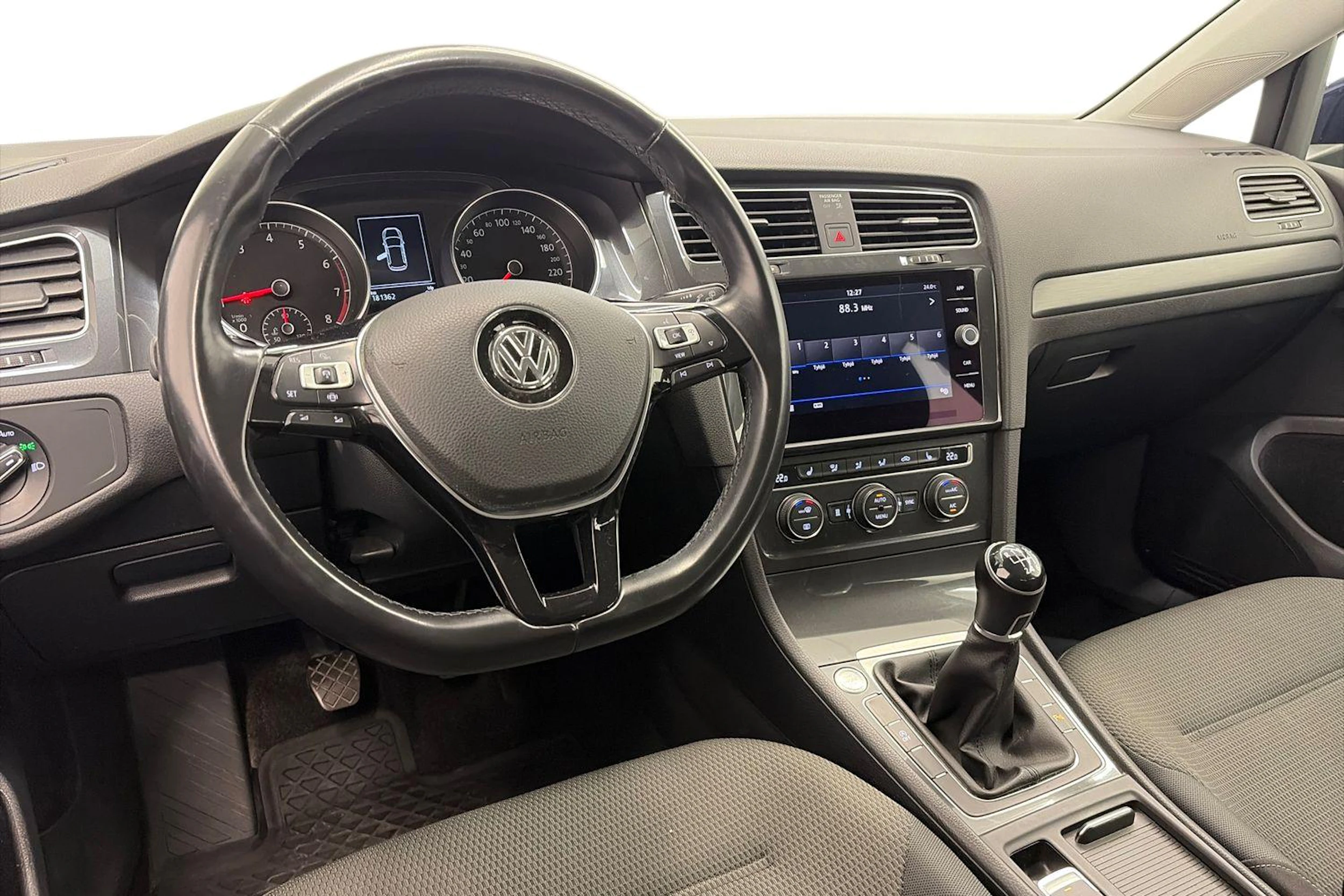 sininen Volkswagen Golf 2019 kuva 6.