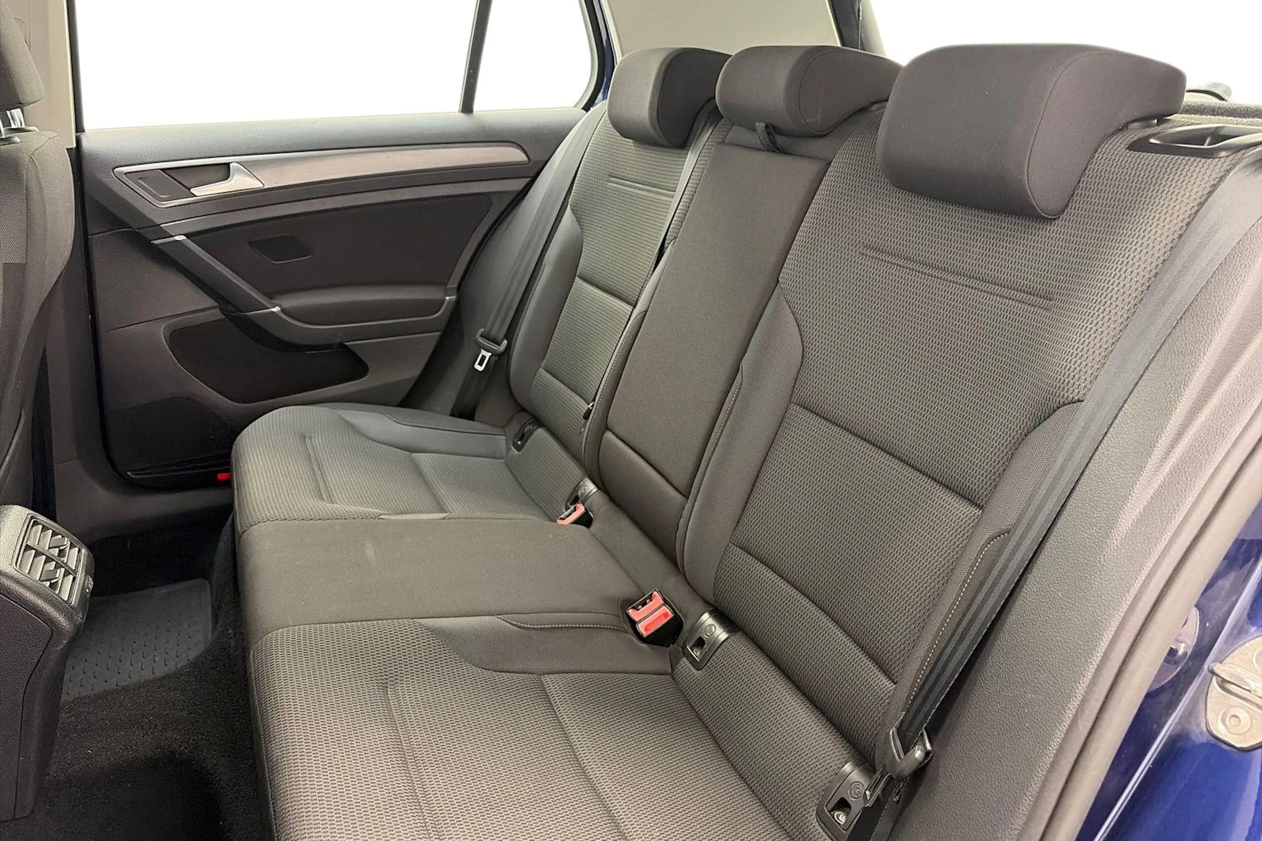sininen Volkswagen Golf 2019 kuva 8.