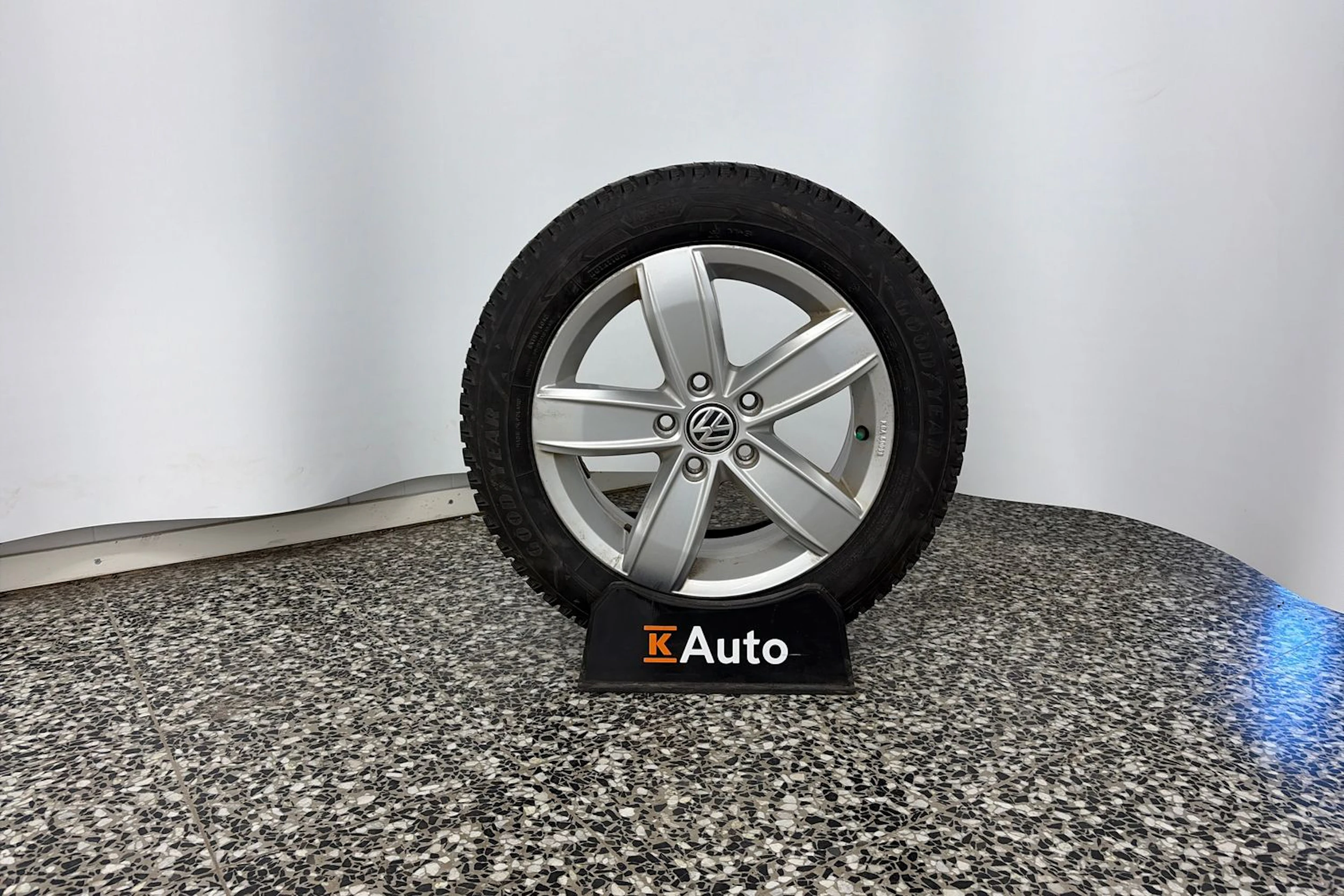 sininen Volkswagen Golf 2019 kuva 10.