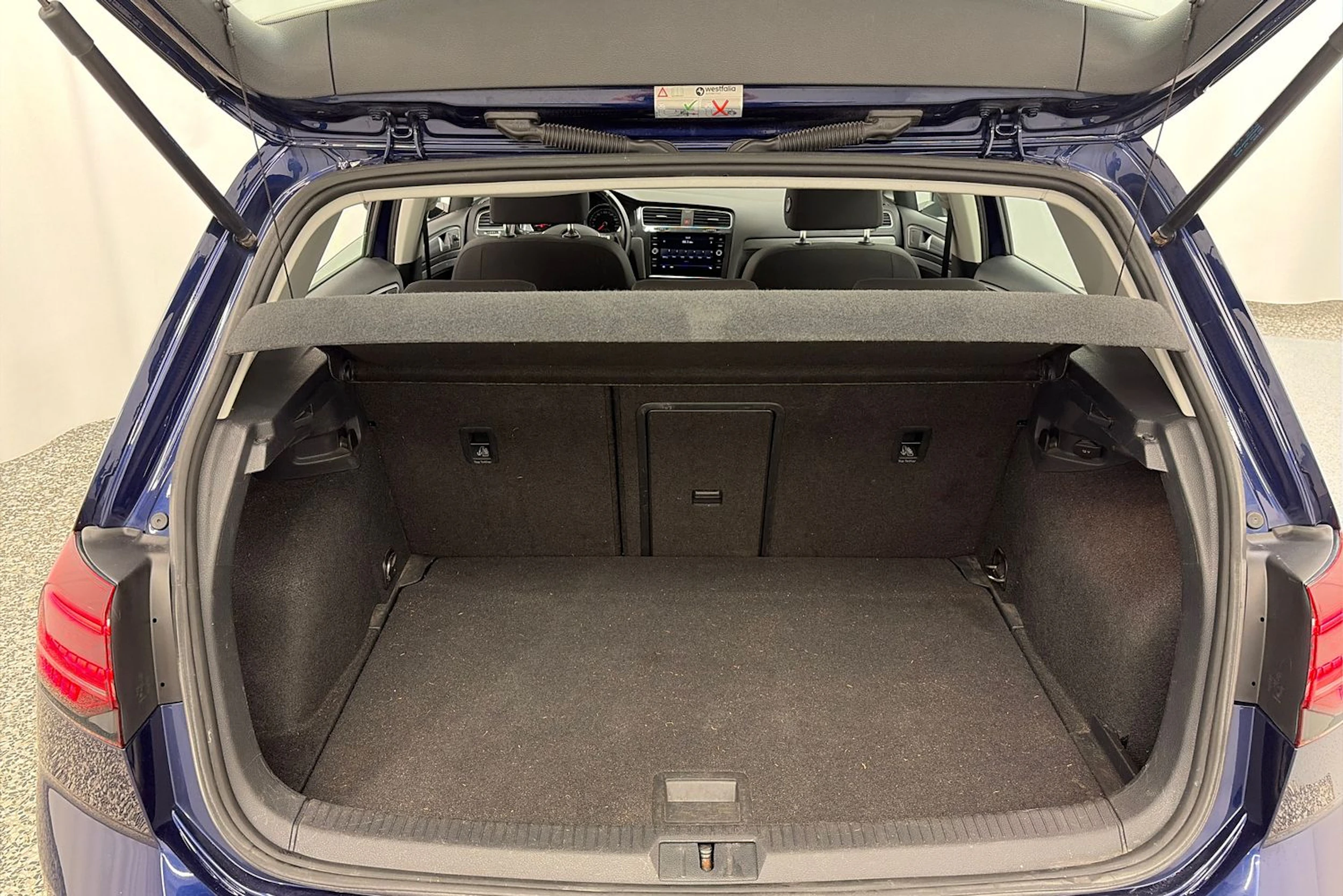 sininen Volkswagen Golf 2019 kuva 11.