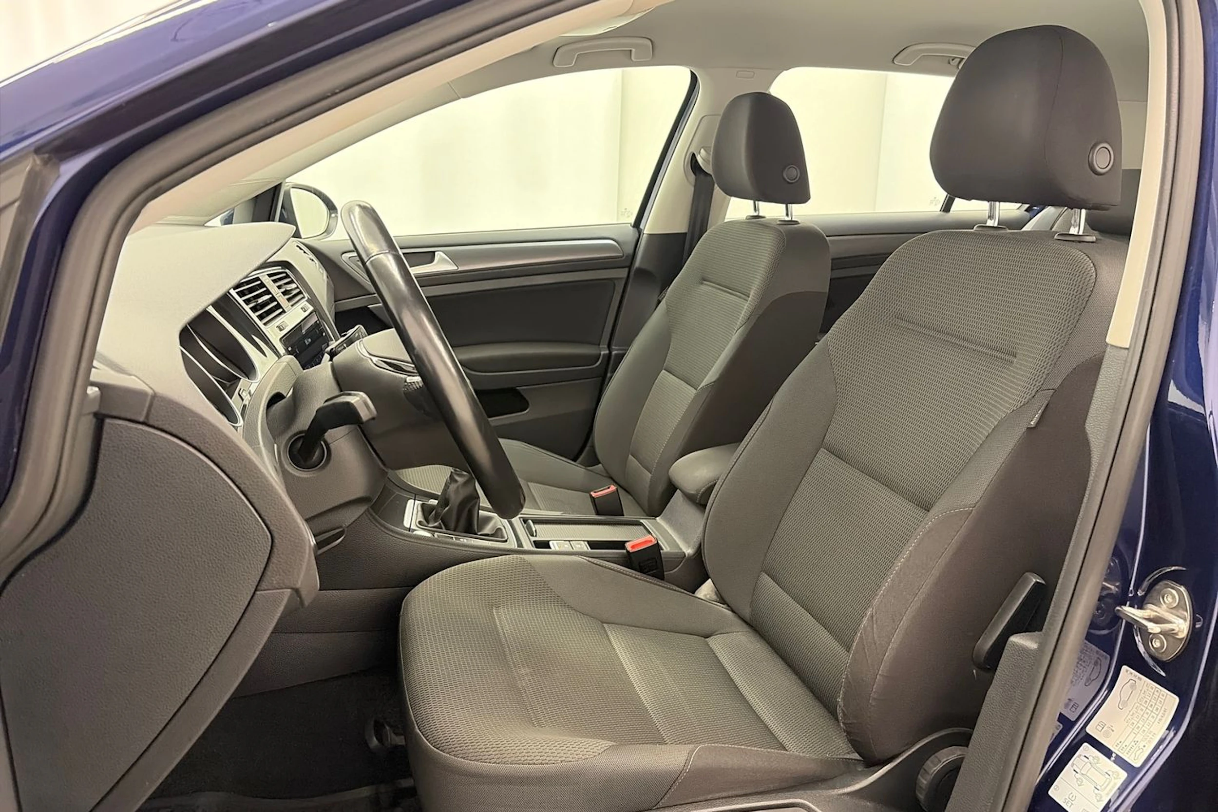 sininen Volkswagen Golf 2019 kuva 12.