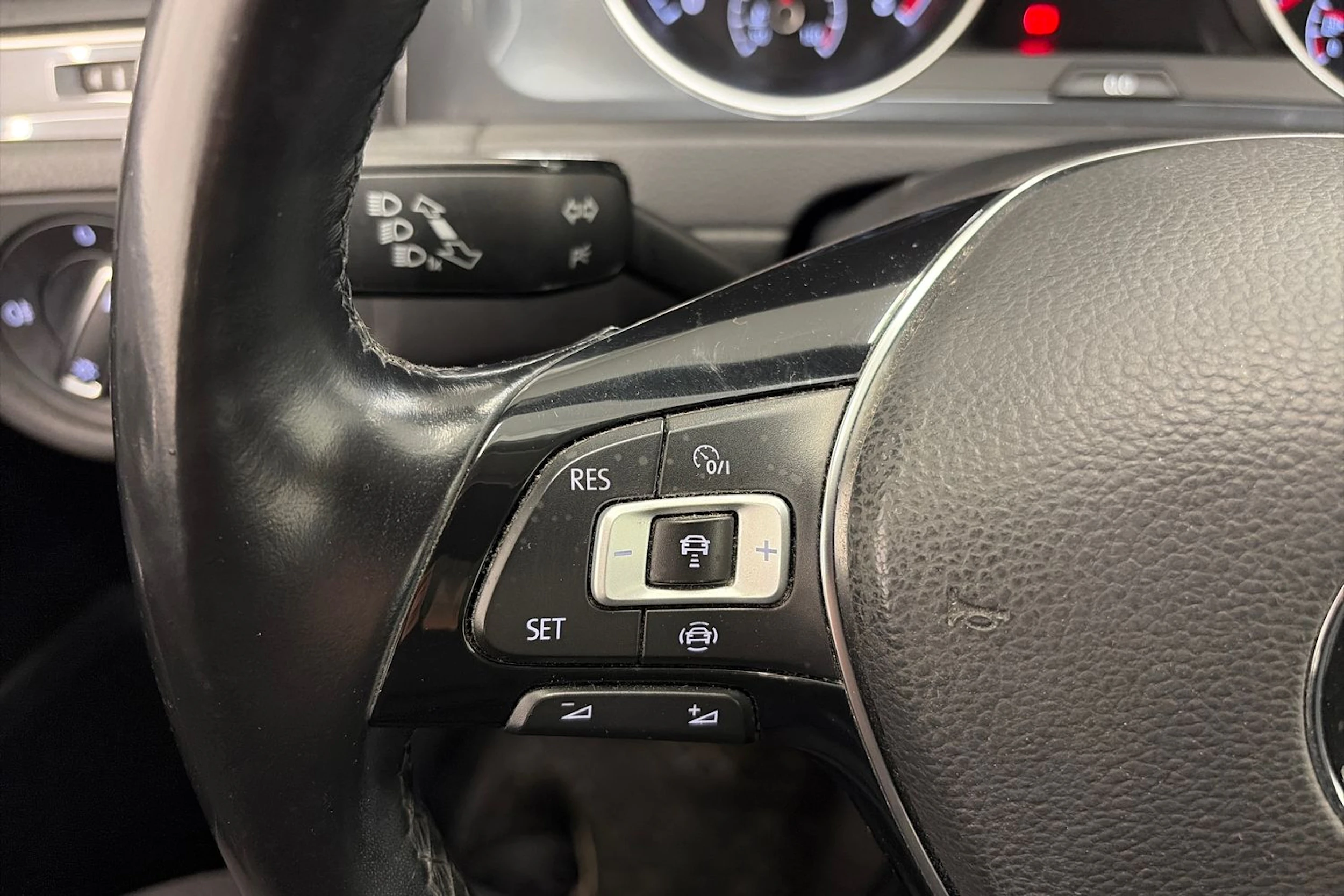 sininen Volkswagen Golf 2019 kuva 14.