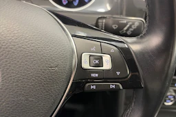 sininen Volkswagen Golf 2019 kuva 15.