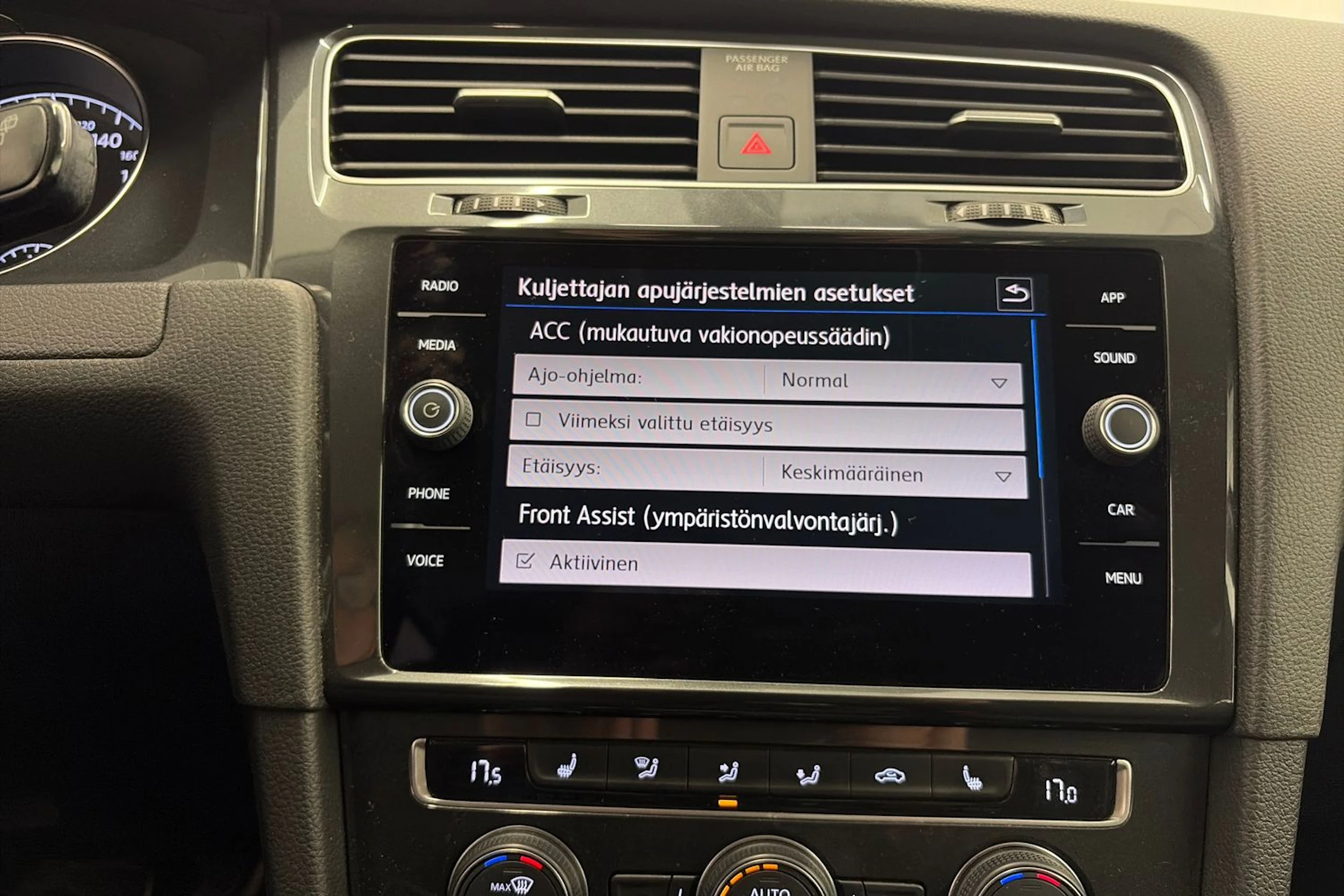 sininen Volkswagen Golf 2019 kuva 18.