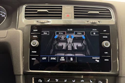 sininen Volkswagen Golf 2019 kuva 20.