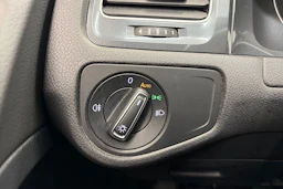 sininen Volkswagen Golf 2019 kuva 21.