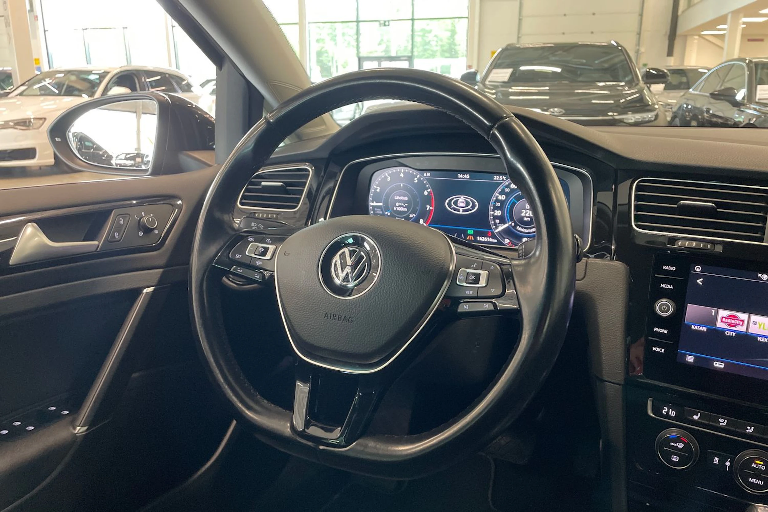 harmaa Volkswagen Golf 2019 kuva 11.