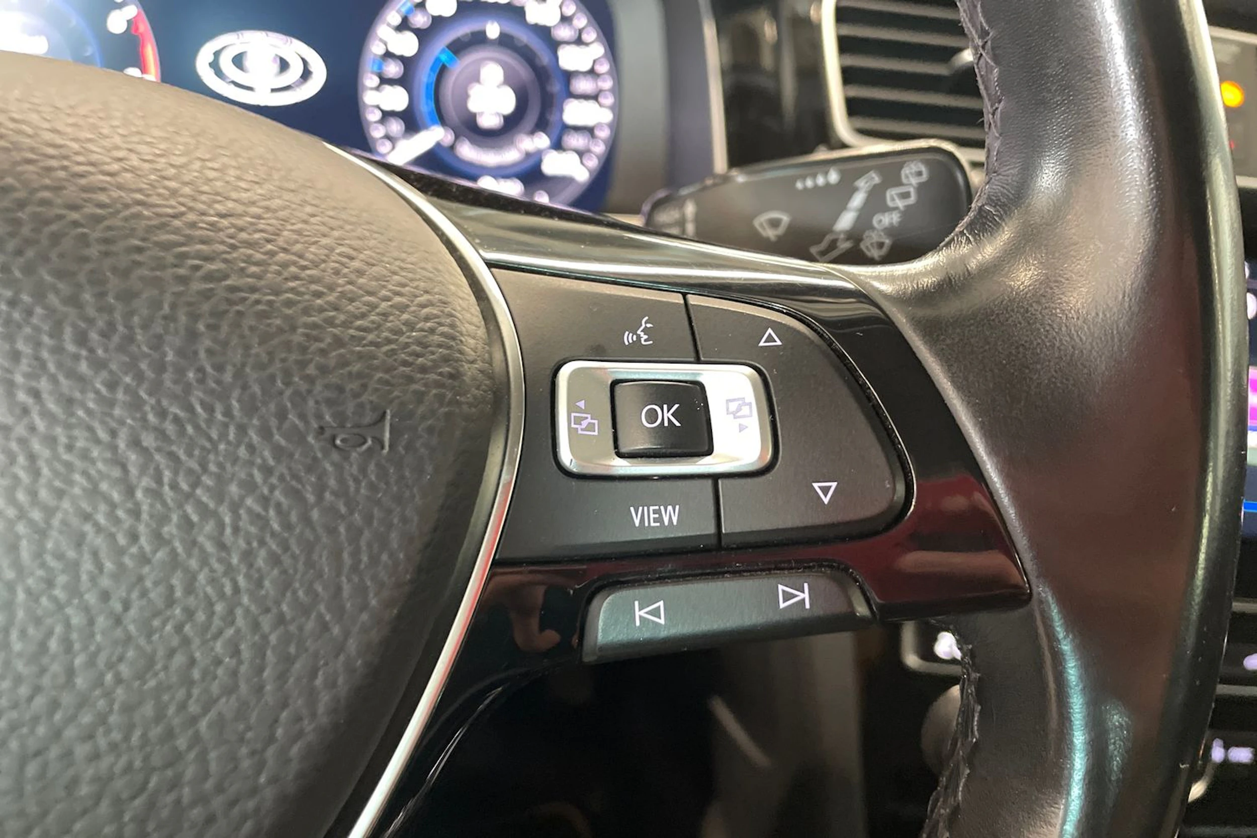 harmaa Volkswagen Golf 2019 kuva 13.