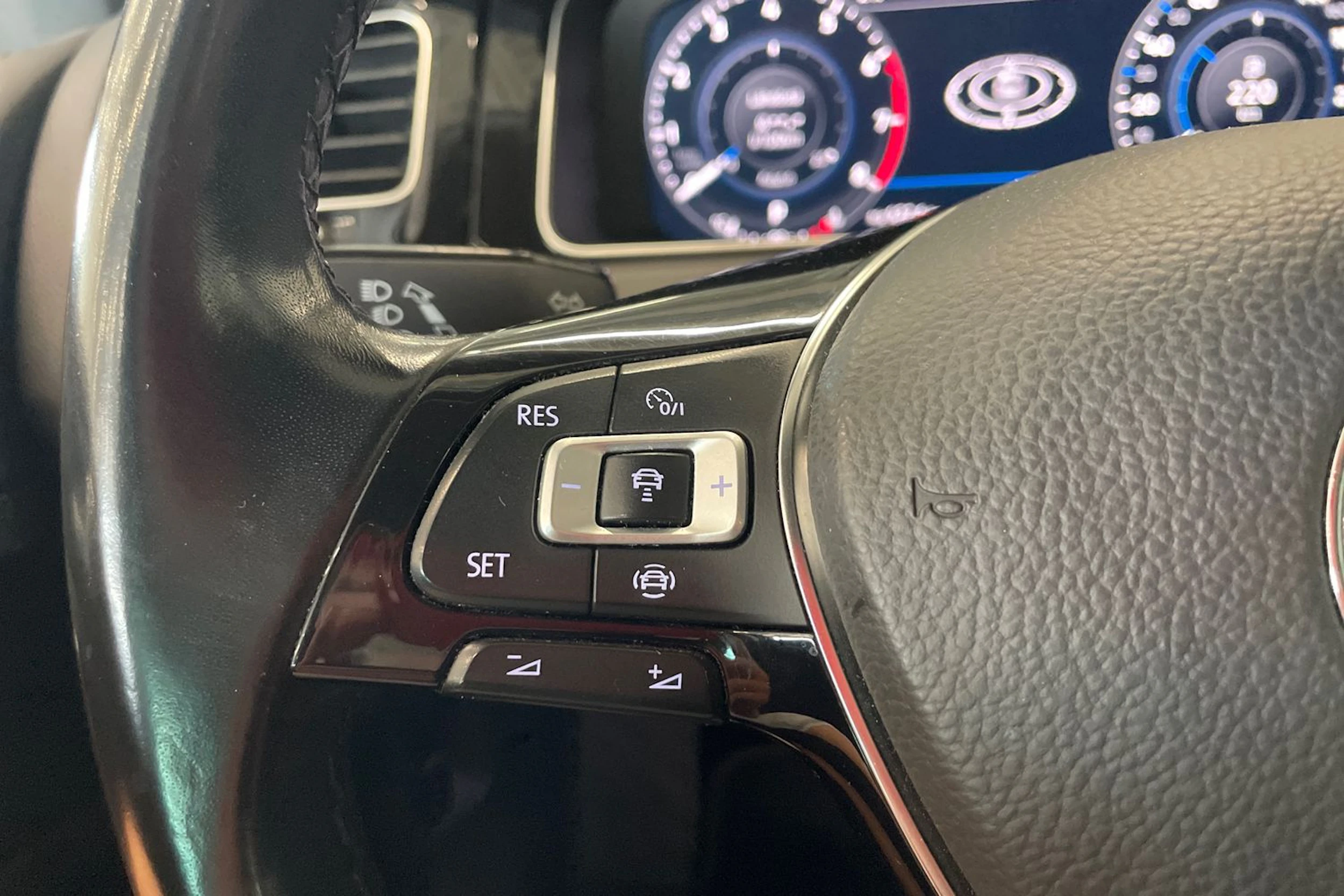 harmaa Volkswagen Golf 2019 kuva 14.