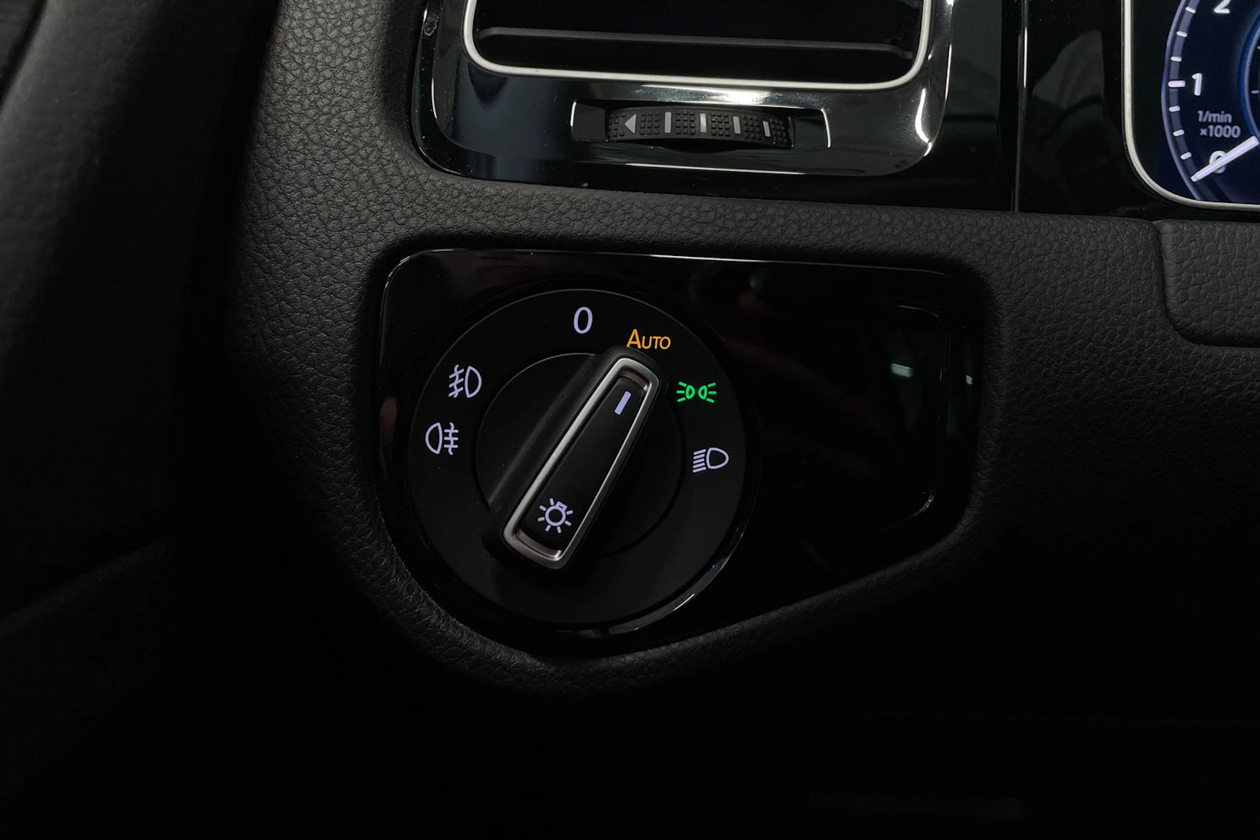 harmaa Volkswagen Golf 2019 kuva 15.