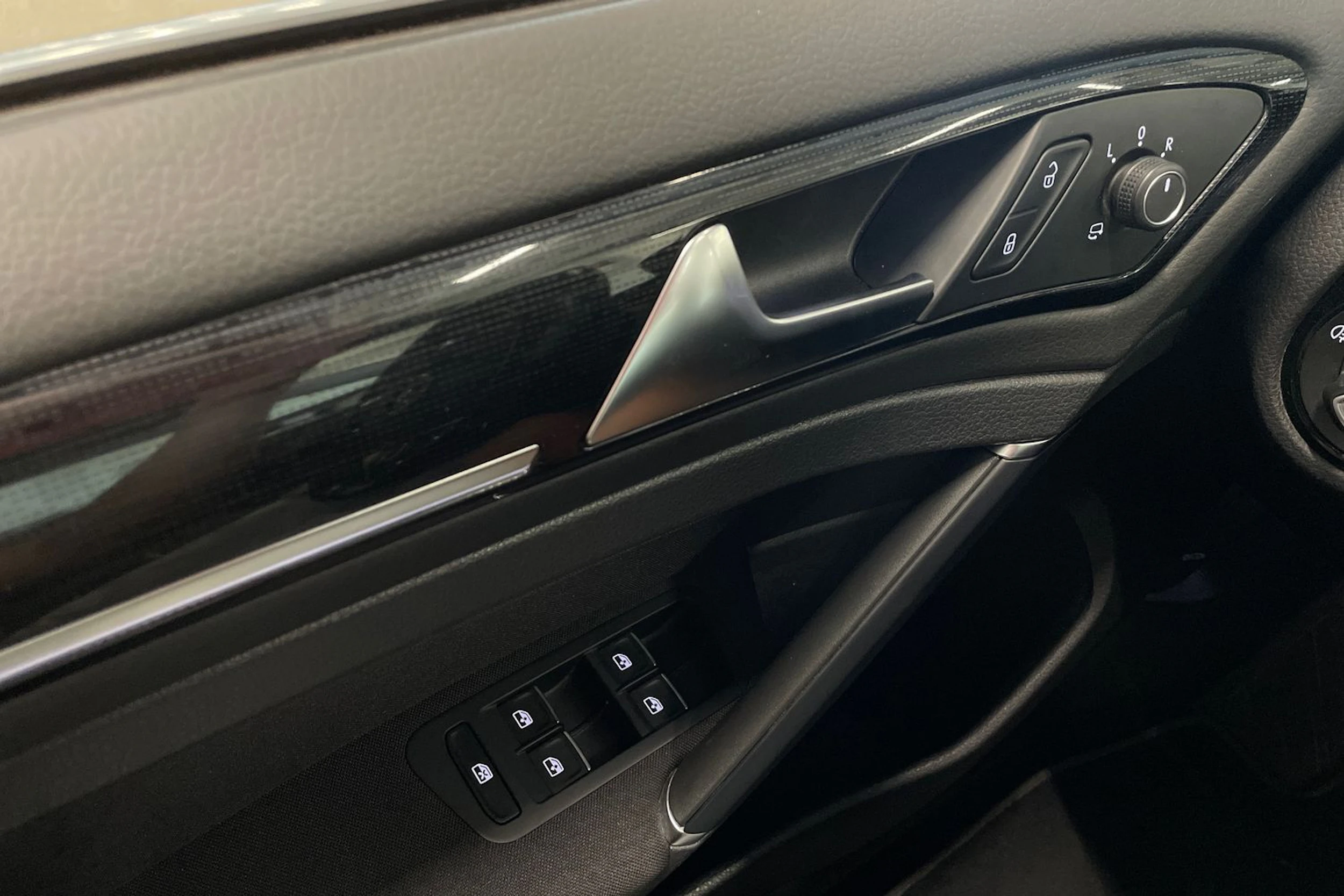 harmaa Volkswagen Golf 2019 kuva 16.