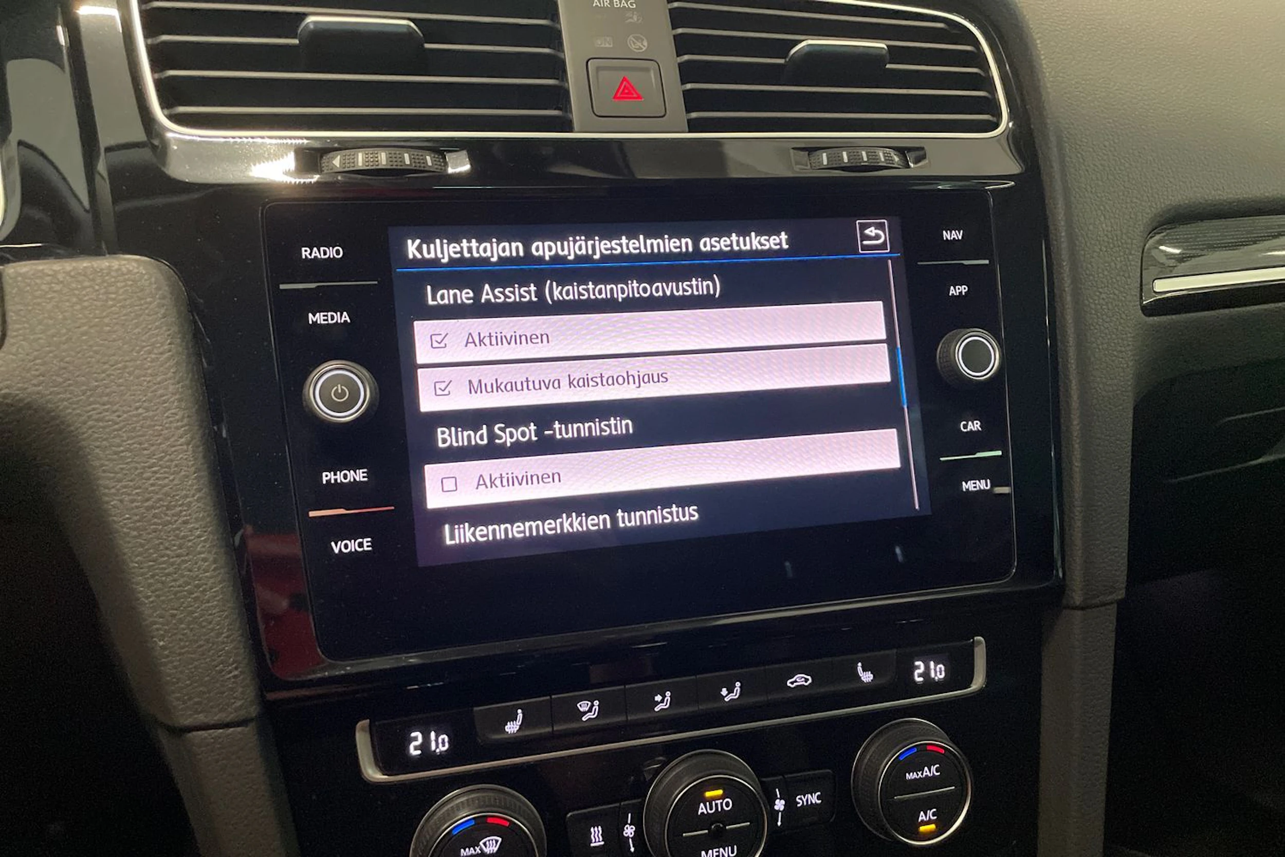 harmaa Volkswagen Golf 2019 kuva 25.