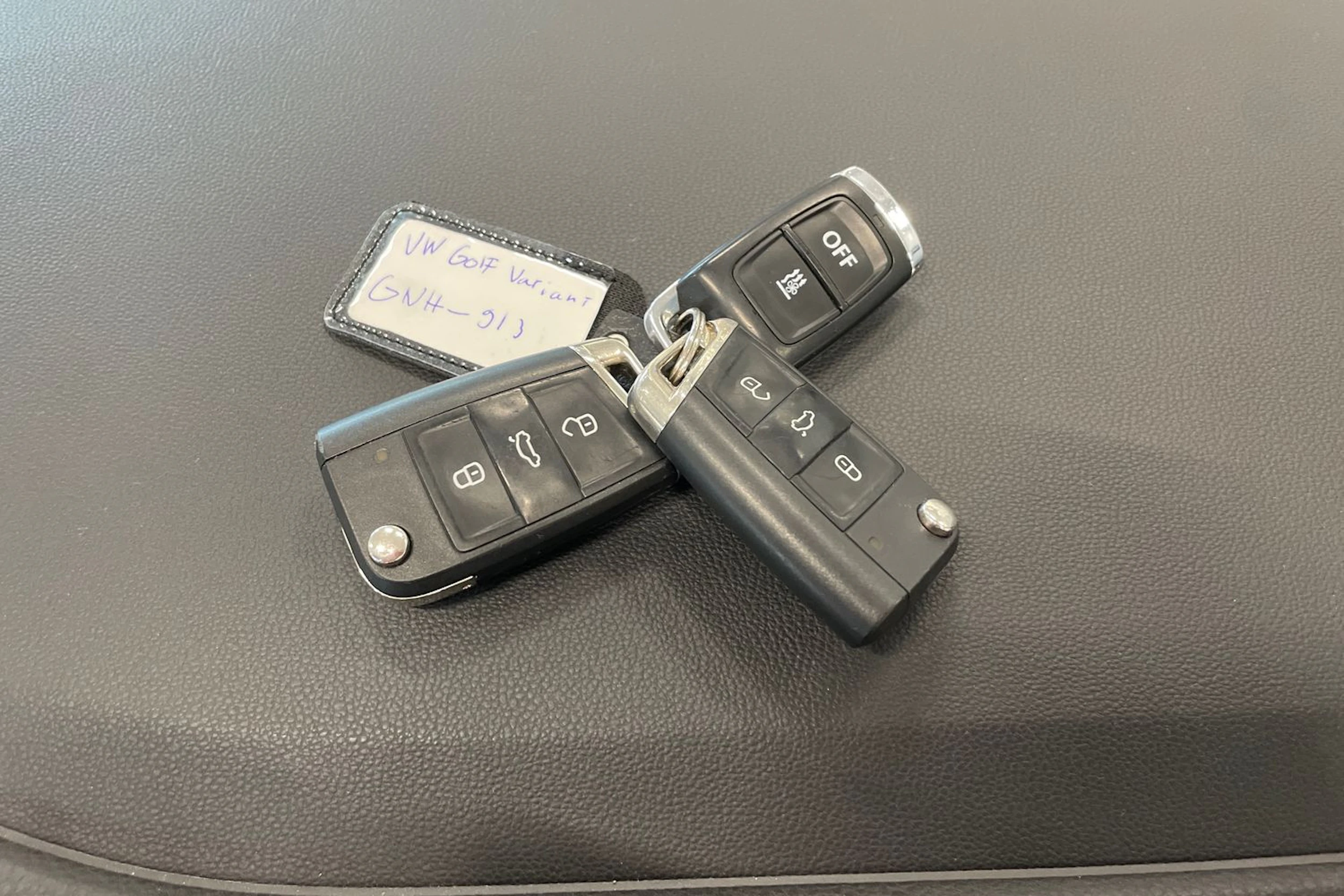 harmaa Volkswagen Golf 2019 kuva 33.