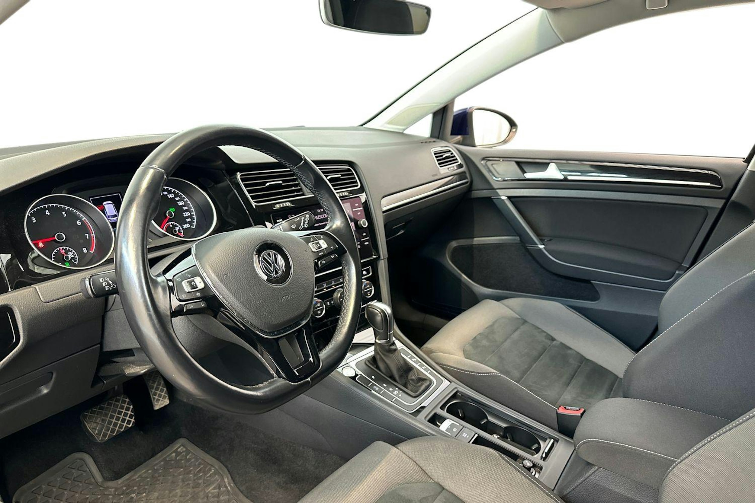 sininen Volkswagen Golf 2019 kuva 3.