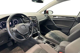 punainen Volkswagen Golf 2019 kuva 3.