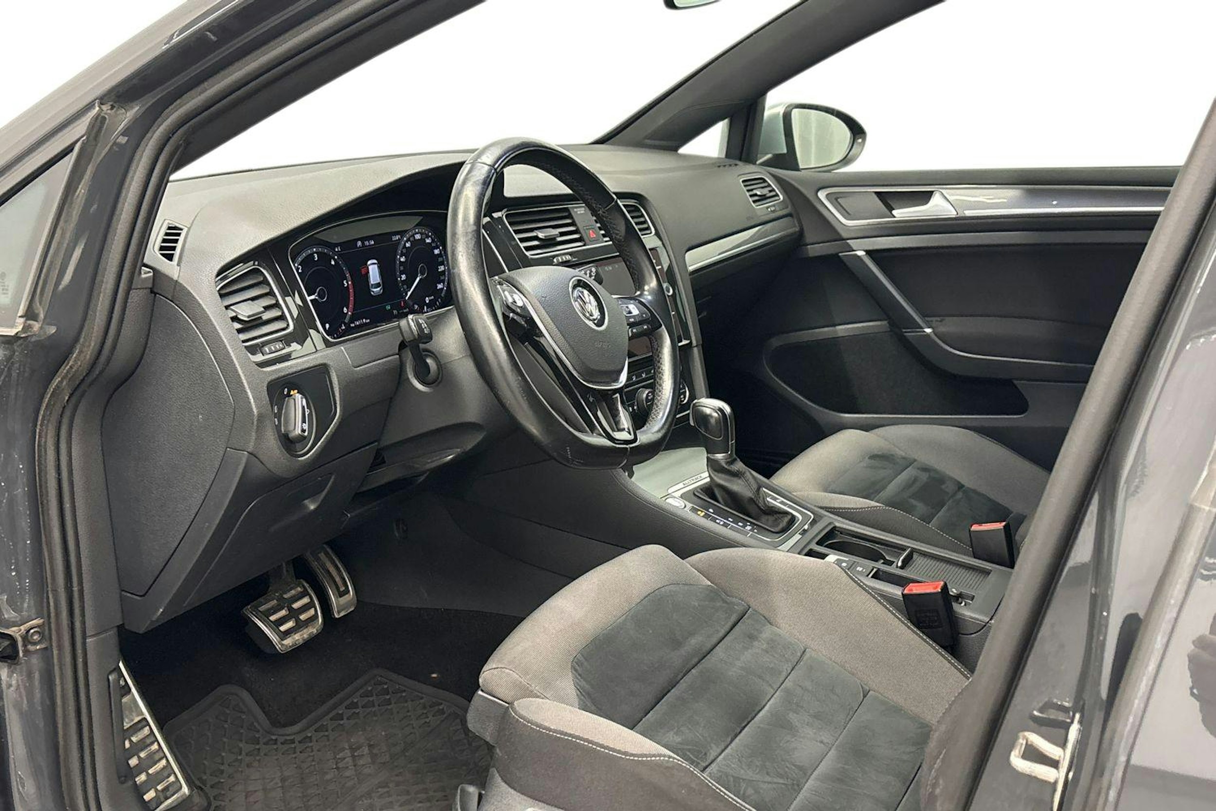 harmaa Volkswagen Golf 2019 kuva 7.