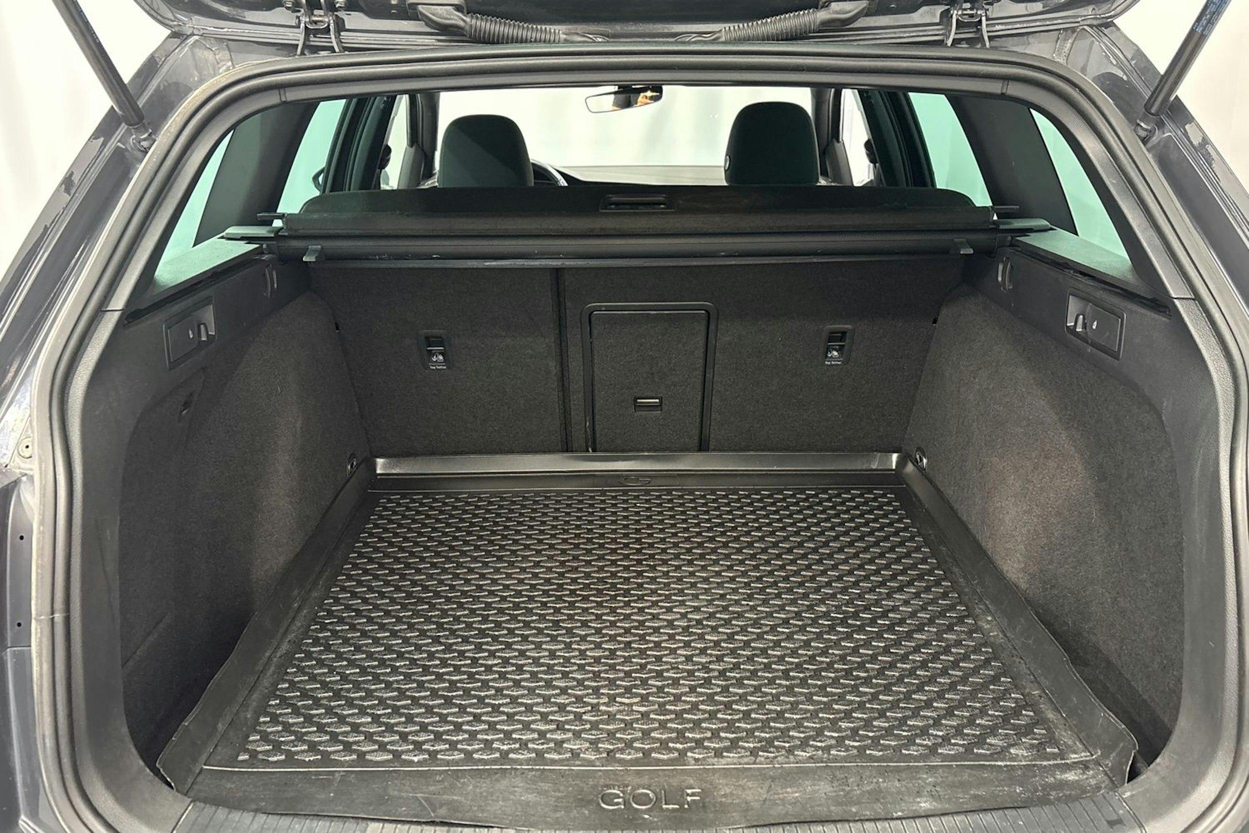 harmaa Volkswagen Golf 2019 kuva 15.