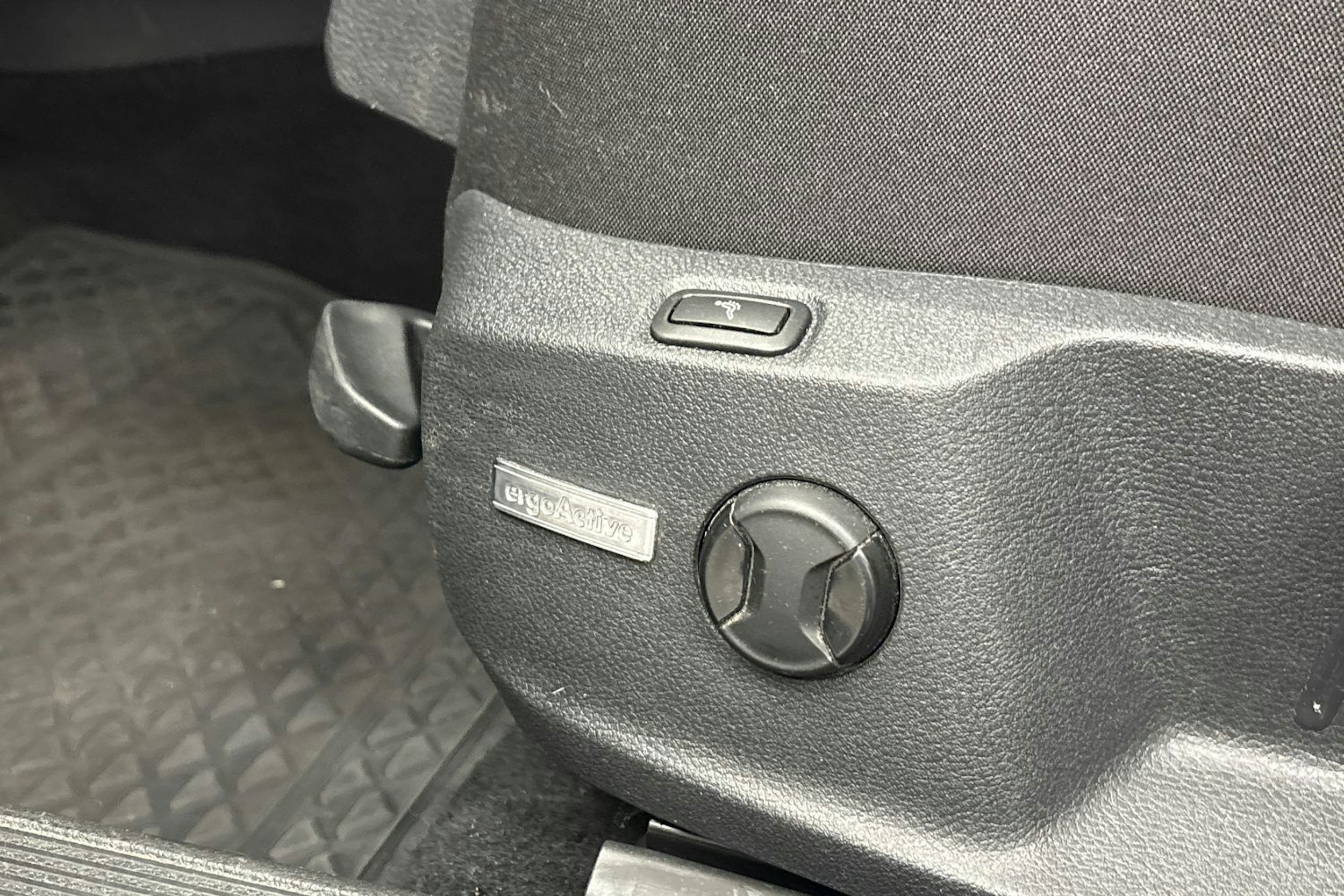 harmaa Volkswagen Golf 2019 kuva 17.
