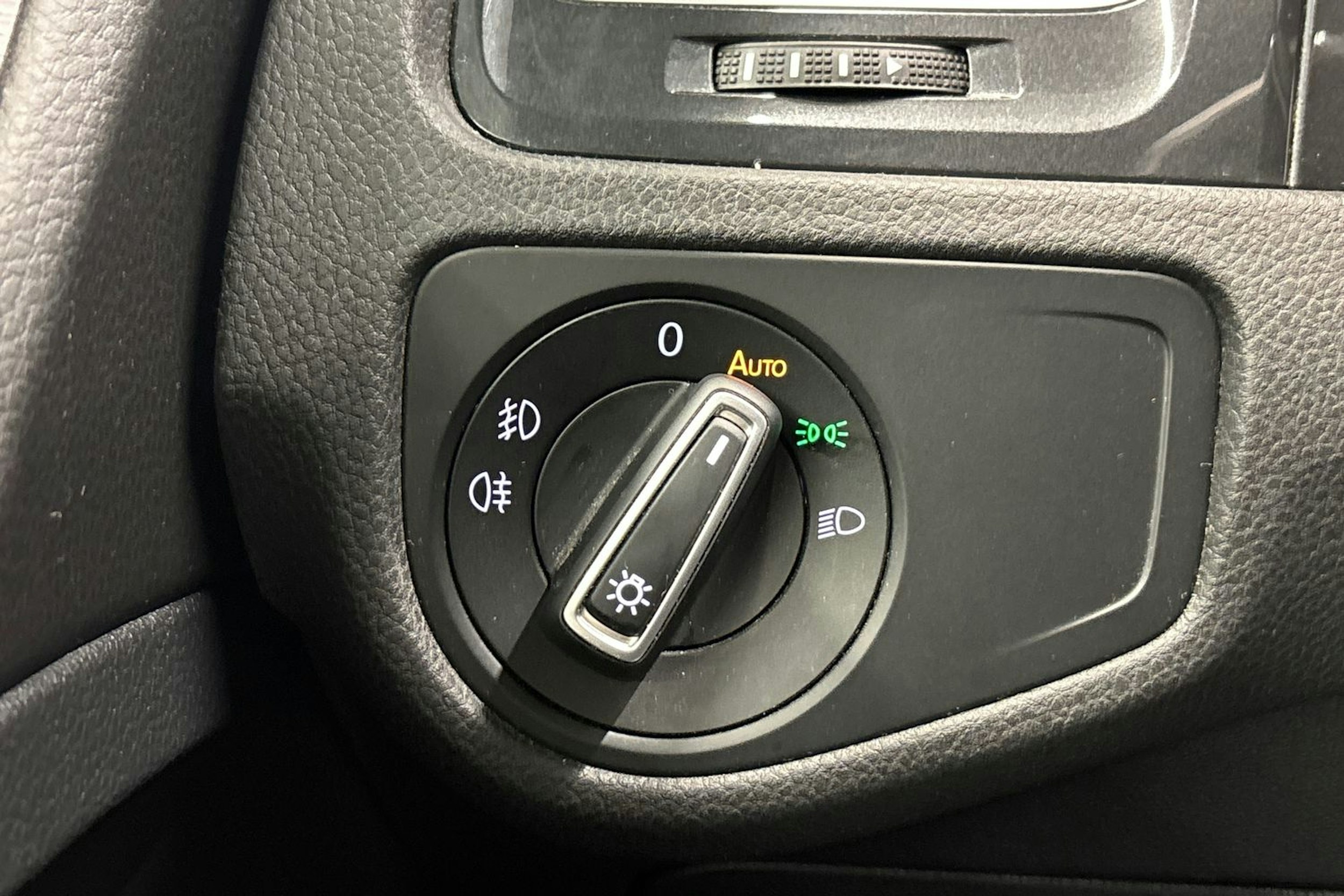 harmaa Volkswagen Golf 2019 kuva 20.