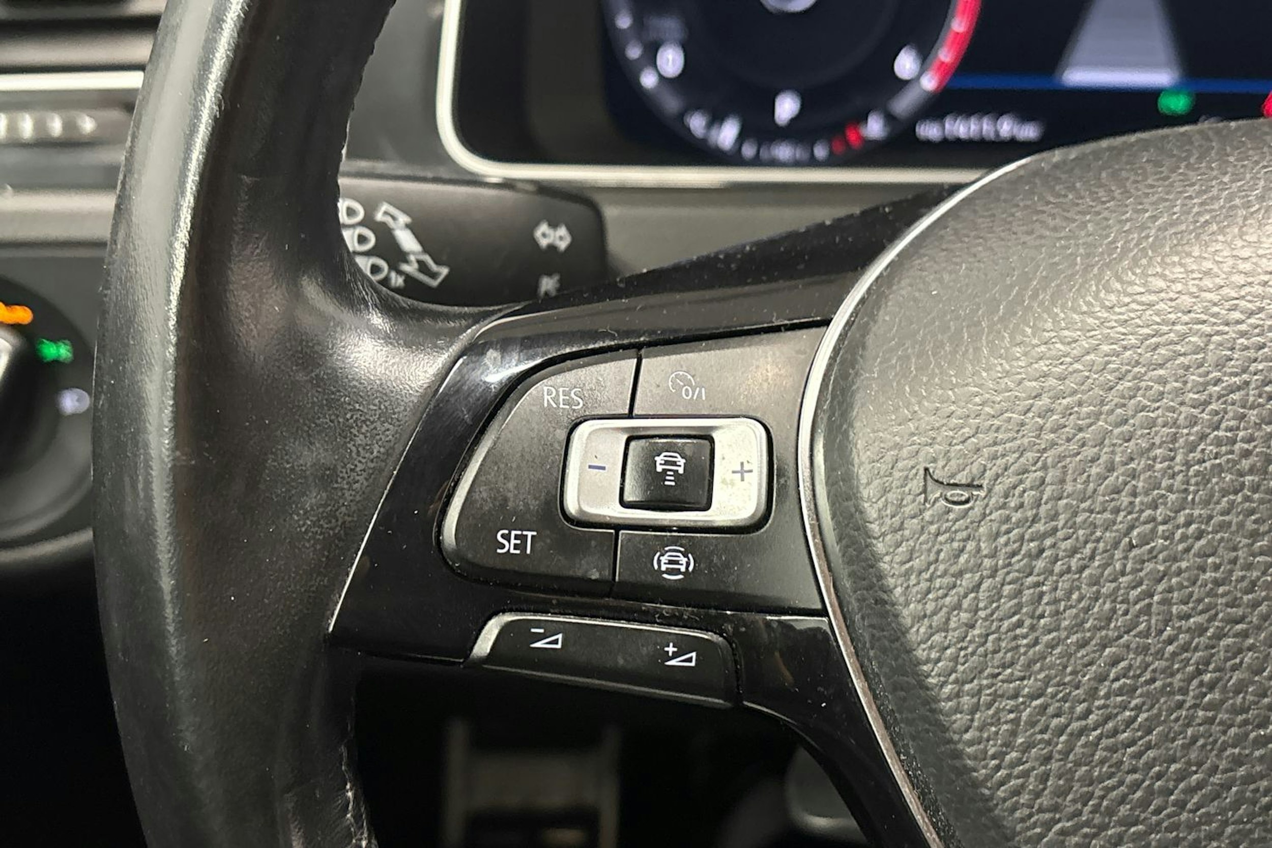 harmaa Volkswagen Golf 2019 kuva 21.