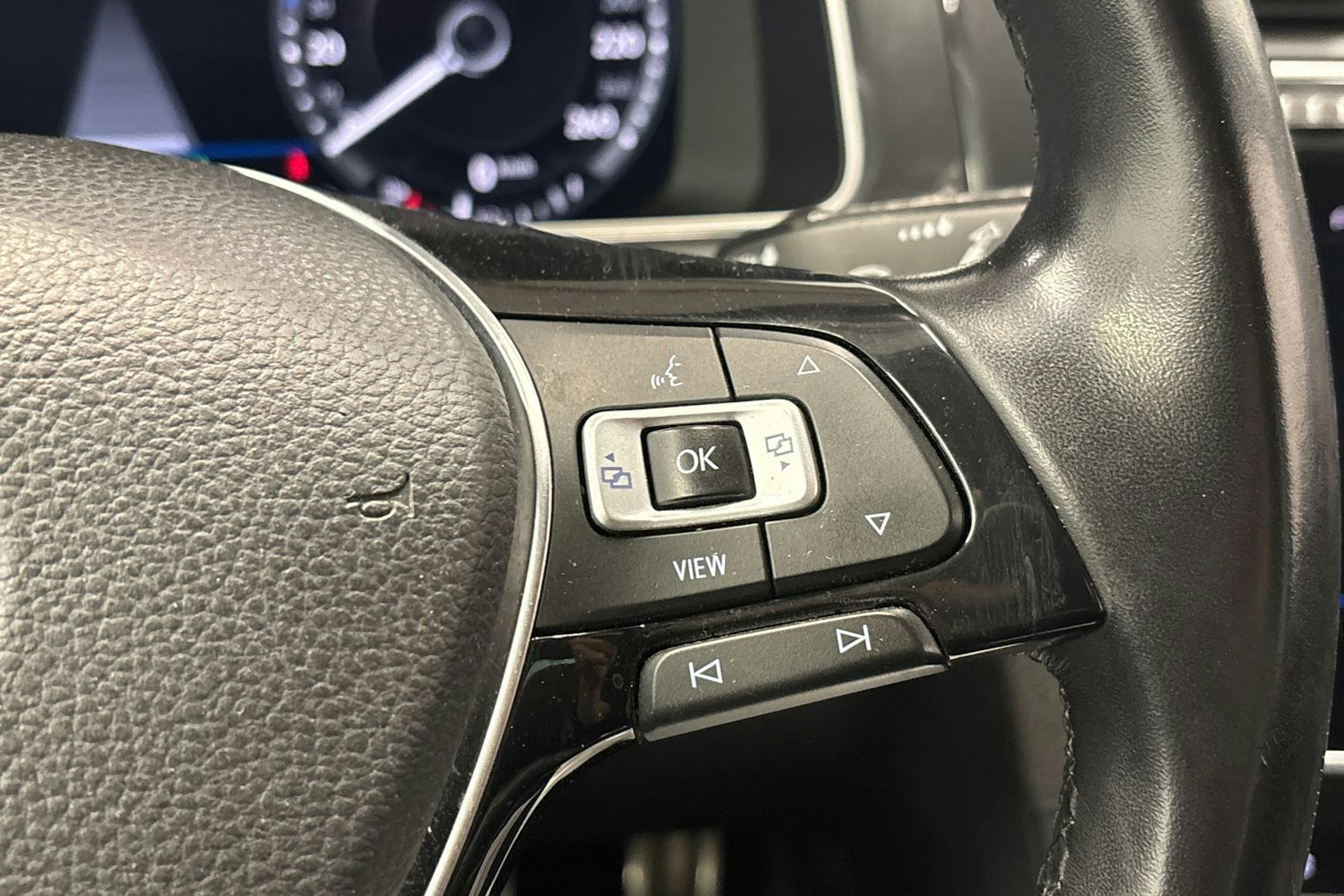 harmaa Volkswagen Golf 2019 kuva 22.
