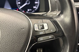 harmaa Volkswagen Golf 2019 kuva 22.
