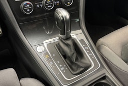 harmaa Volkswagen Golf 2019 kuva 26.