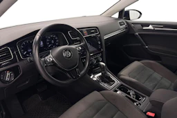 sininen Volkswagen Golf 2019 kuva 6.