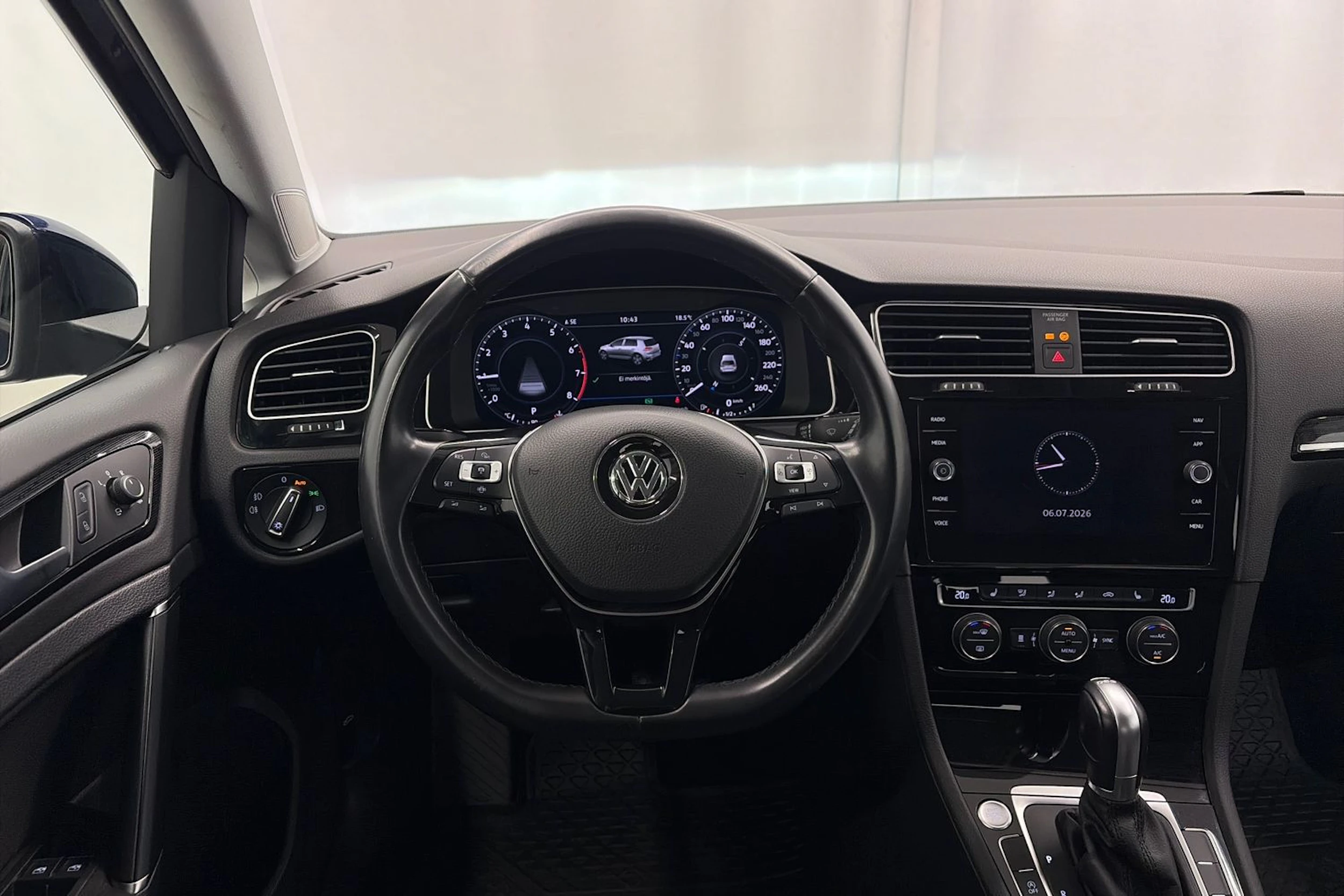 sininen Volkswagen Golf 2019 kuva 13.